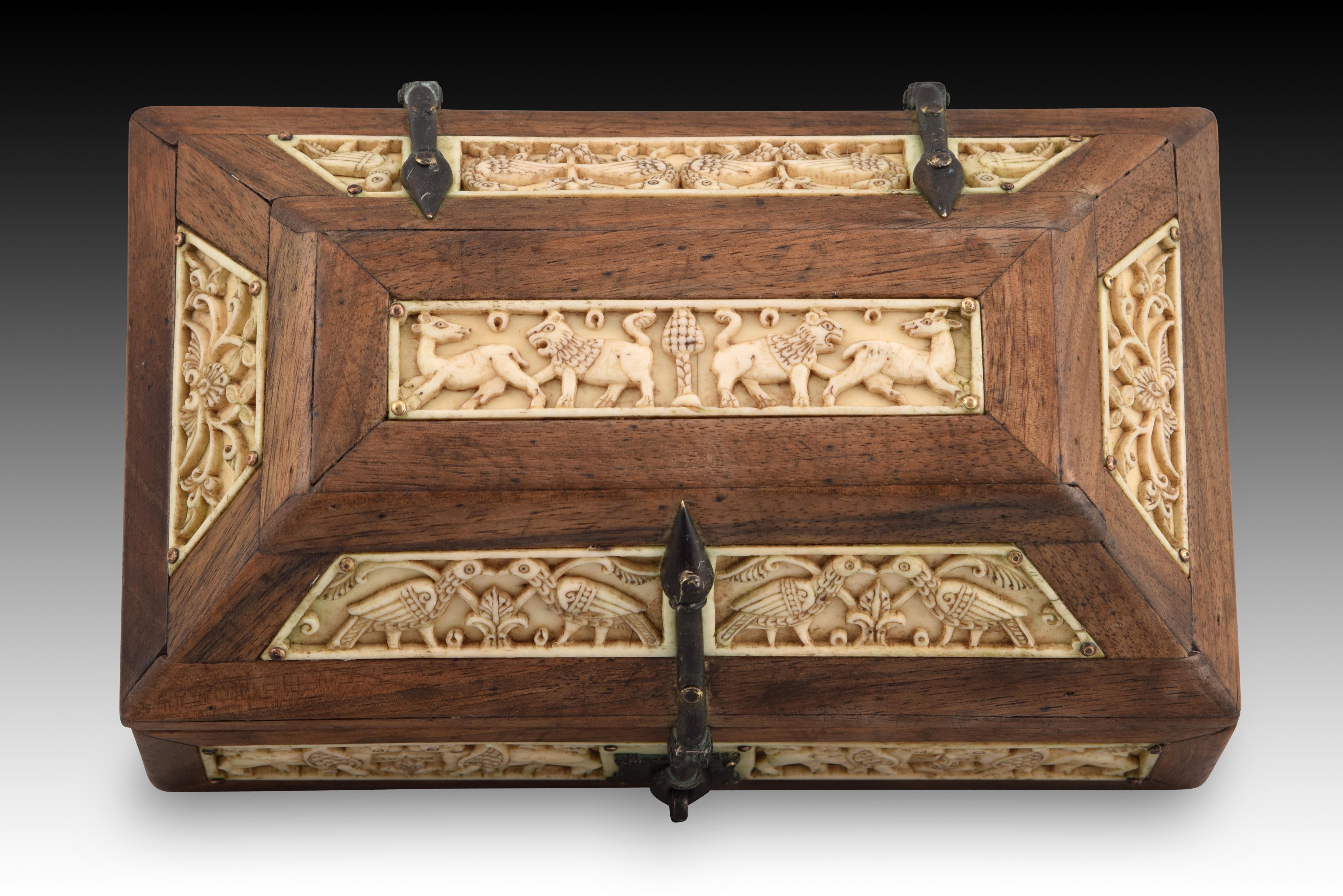 Romanesque Style Chest, Wood, Bone, Metal, Spain In Excellent Condition For Sale In Madrid, ES