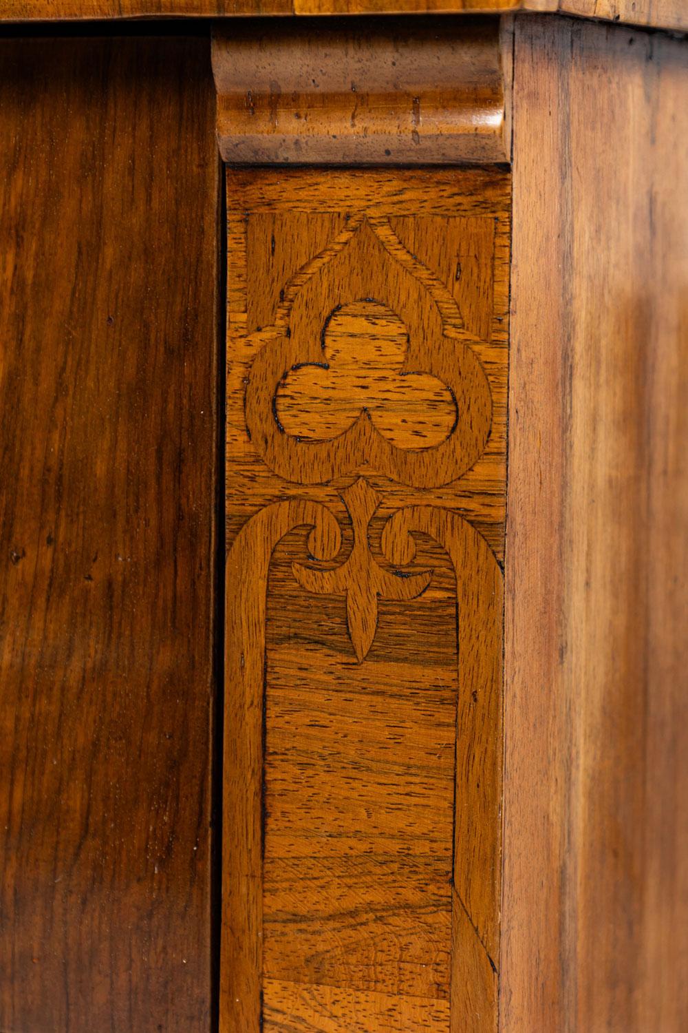 Romanian Biedermeier 3-Drawer Burlwood Chest / Commode in vendita 4