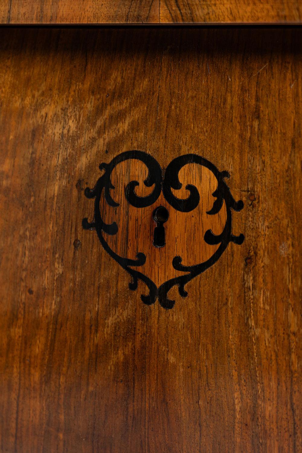 Romanian Biedermeier 3-Drawer Burlwood Chest / Commode in vendita 5