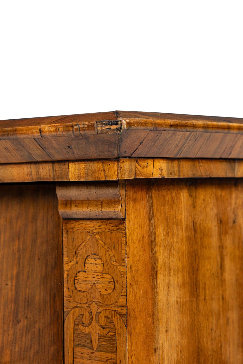 Romanian Biedermeier 3-Drawer Burlwood Chest / Commode in vendita 6