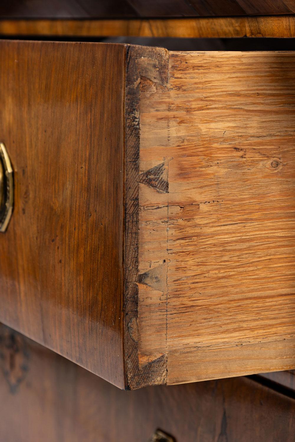 Romanian Biedermeier 3-Drawer Burlwood Chest / Commode in vendita 8