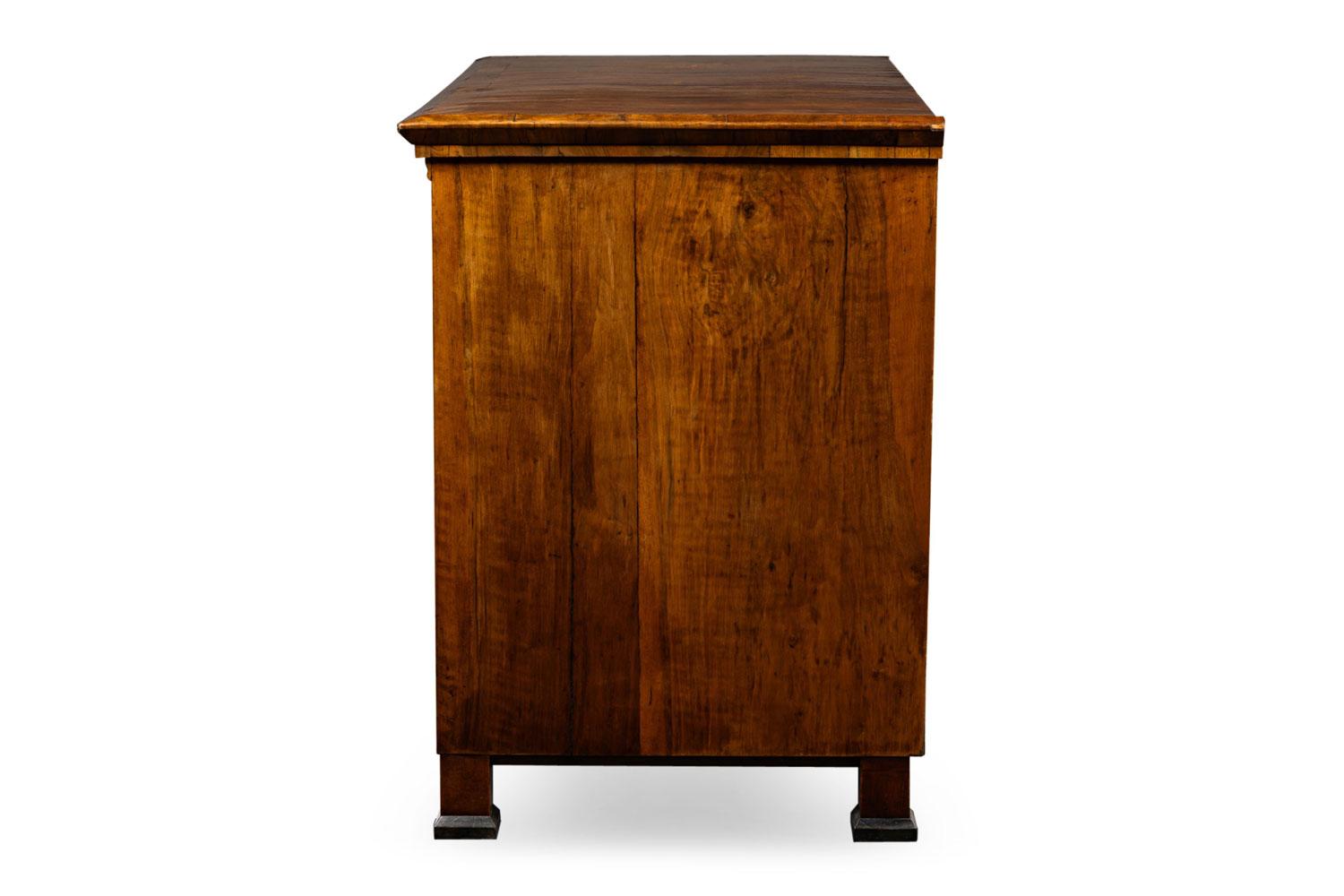 Romeno Romanian Biedermeier 3-Drawer Burlwood Chest / Commode in vendita
