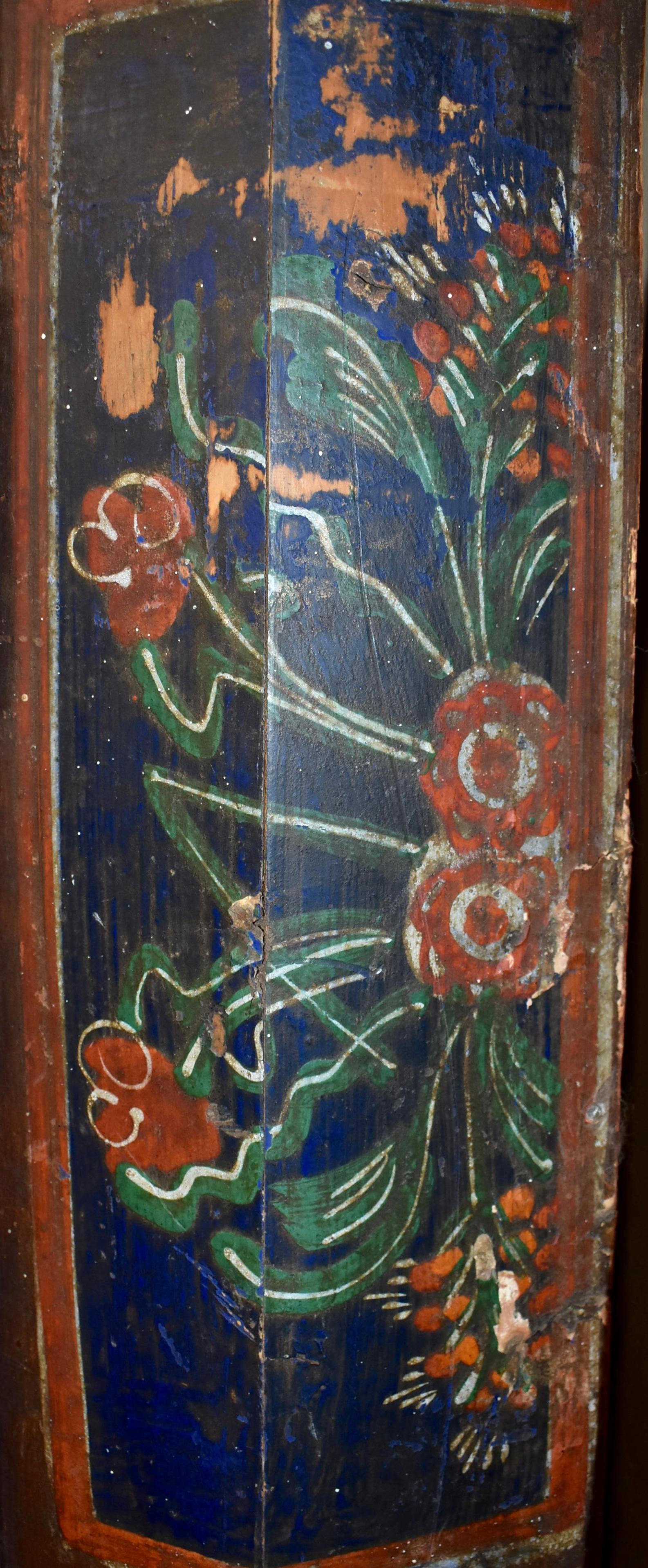 Pequeño armario esquinero rumano pintado a mano, hacia 1900 Pino en venta