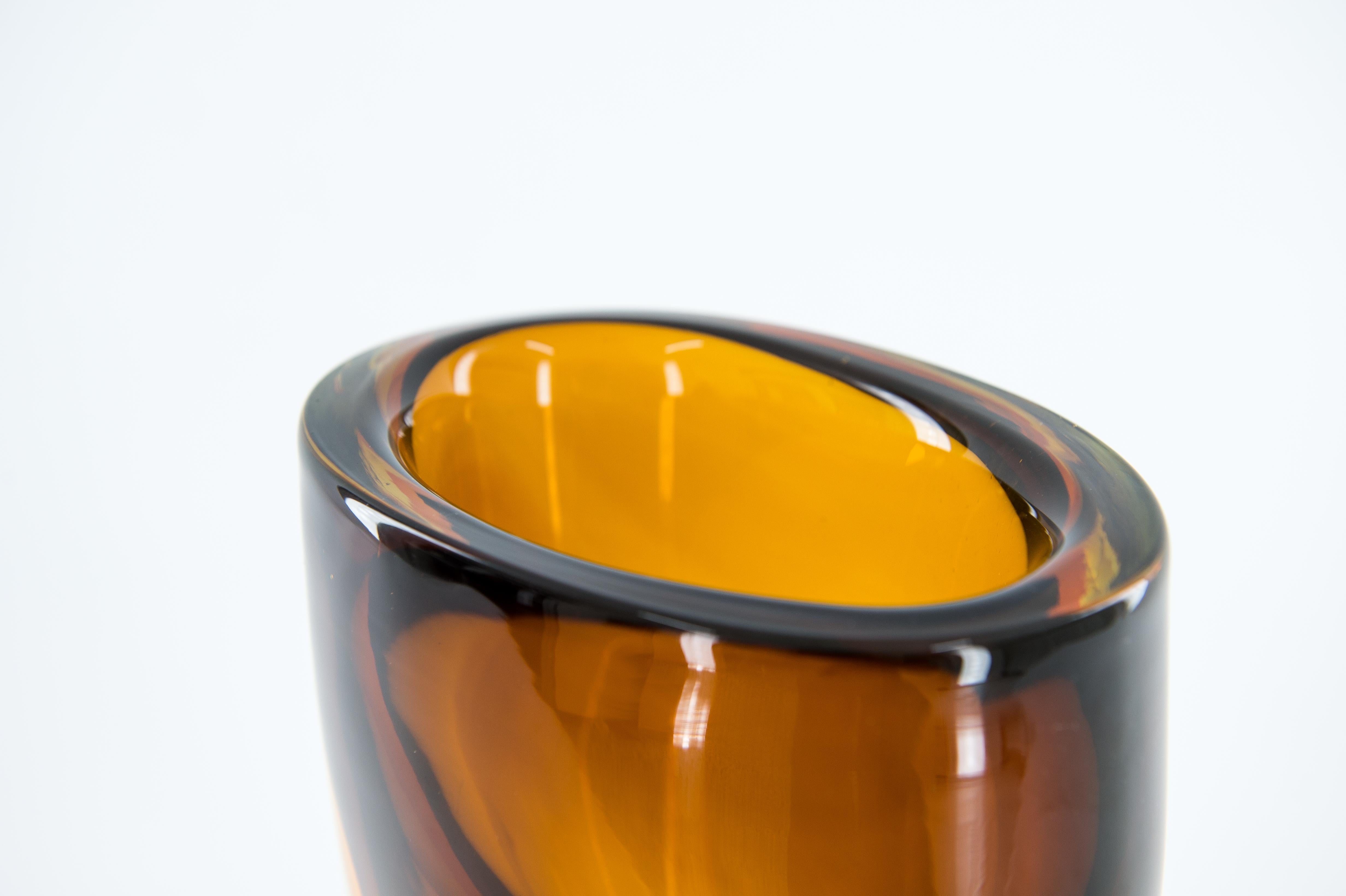 Romano Donà Murano Glass Vase, Sommerso Cased Art, circa 1980s For Sale 7