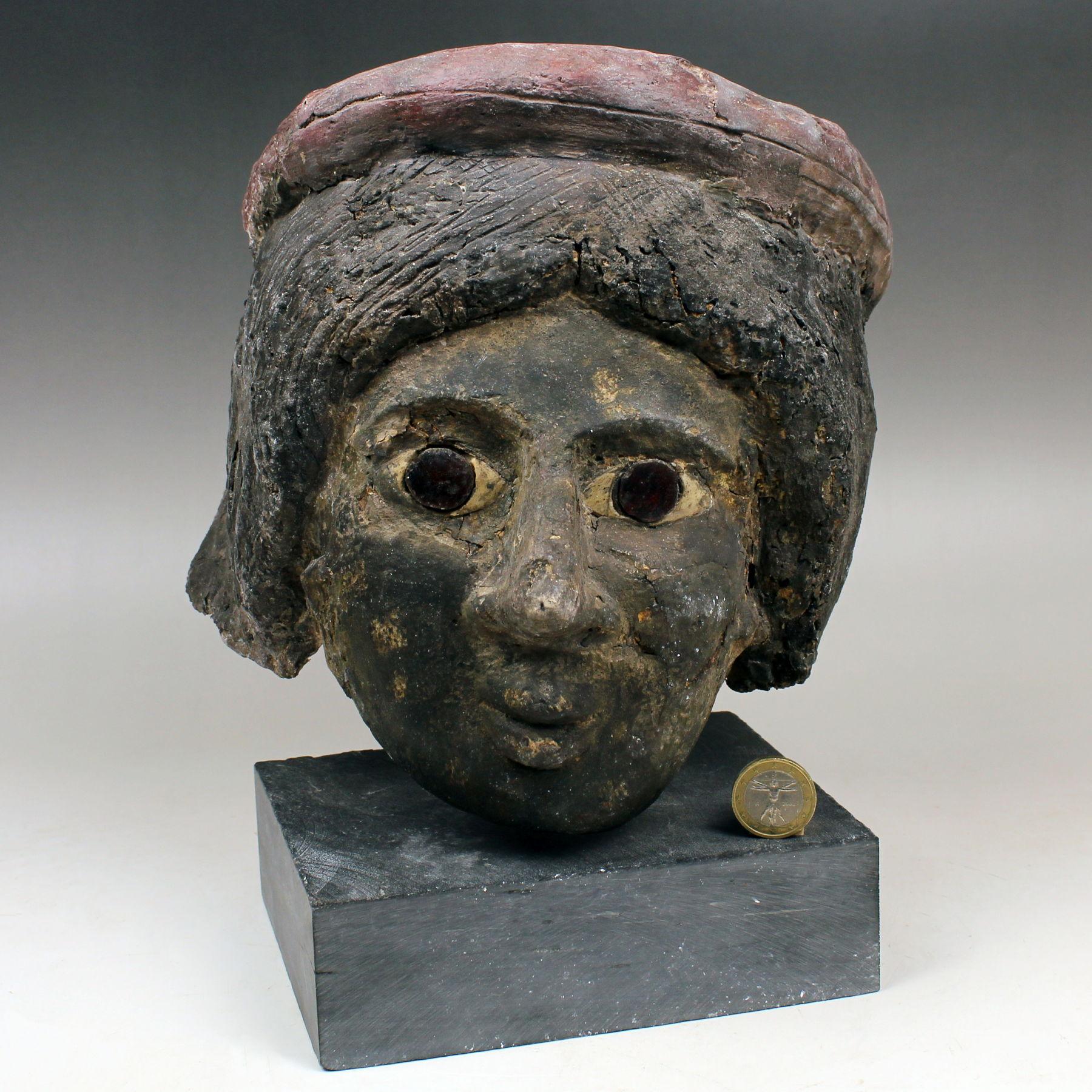 Romano-Egyptian cartonnage mummy mask depicting a female head In Good Condition For Sale In EL CAMPELLO, ES