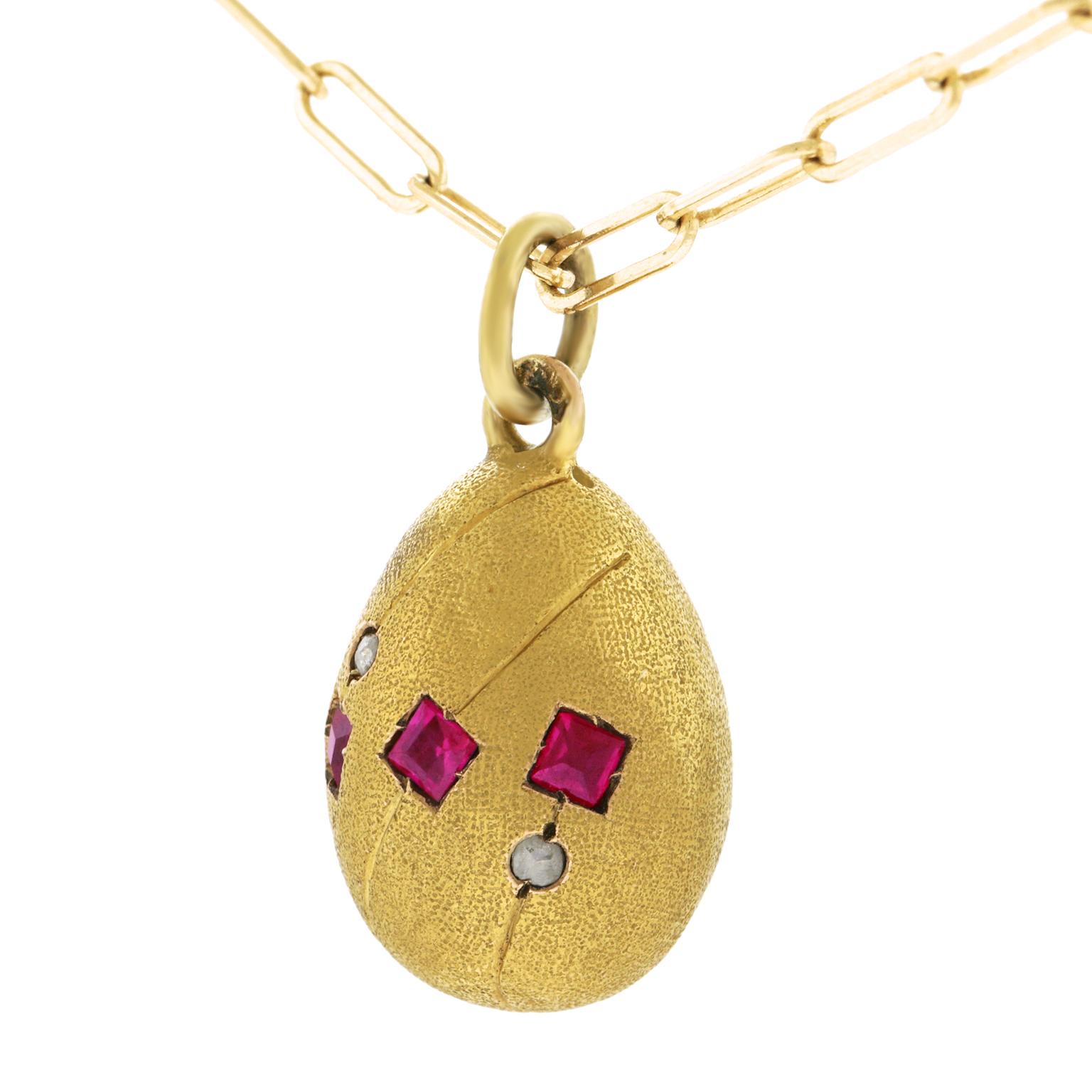 Romanov Era Russian Egg Pendant In Good Condition In Litchfield, CT