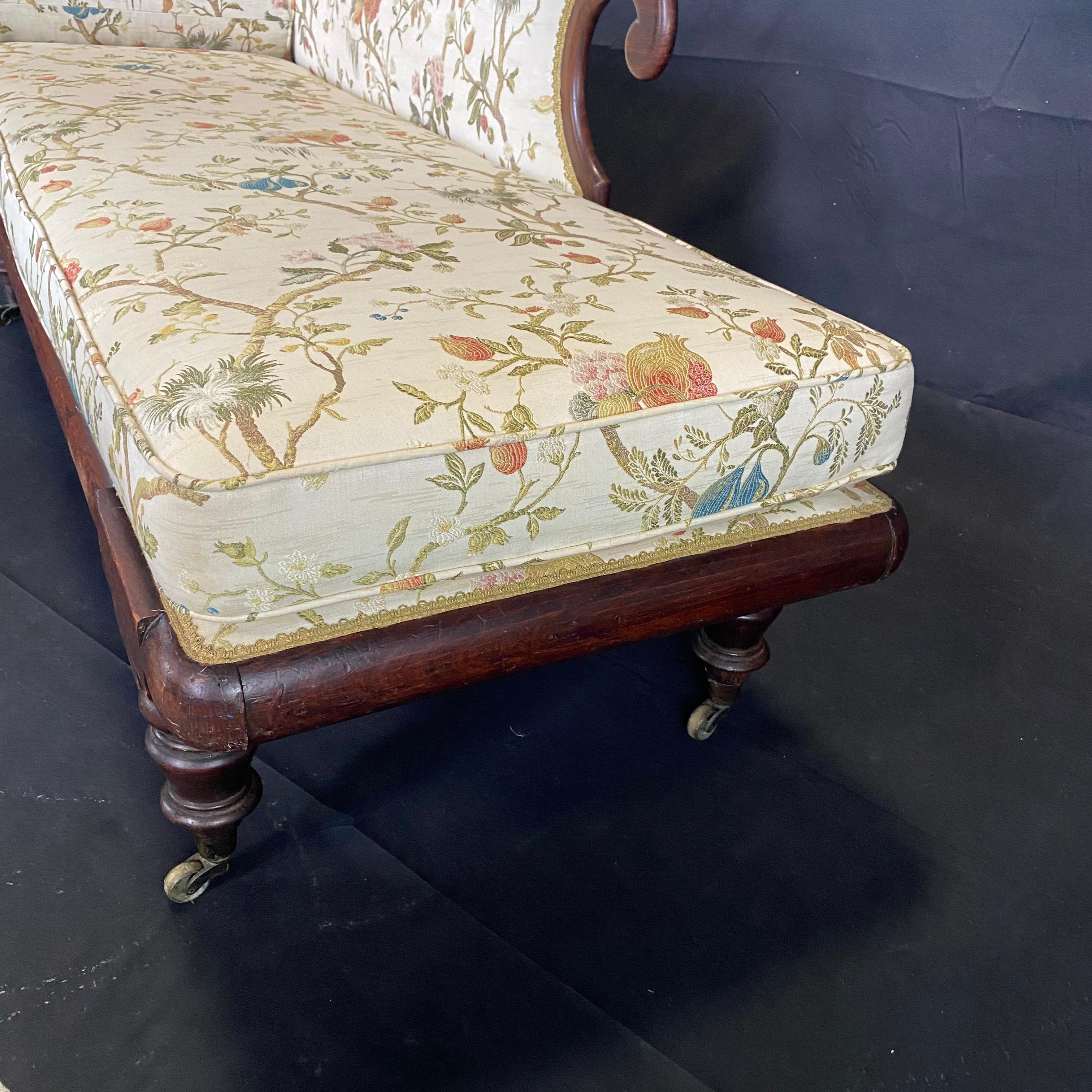 An exceptionally beautiful 19th century Empire or Directoire recamier or chaise lounge couch having graceful curves and beautiful recent ivory silk fabric. It would be wonderful at the foot of a bed, in a living room or foyer, and is quite
