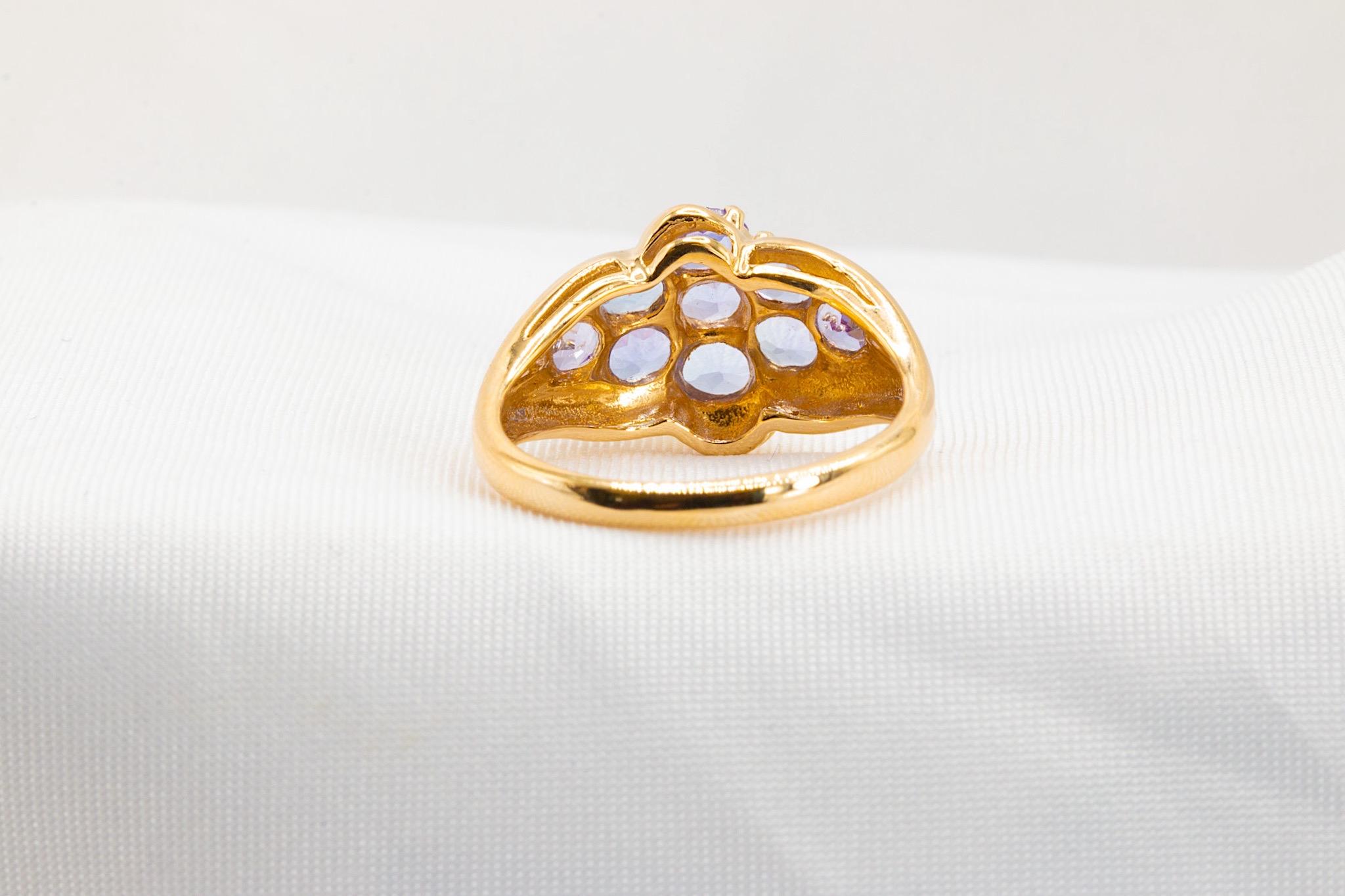 Romantic 2ctw Oval Tanzanite Cluster Ring in 14K Yellow Gold In Good Condition For Sale In Houston, TX
