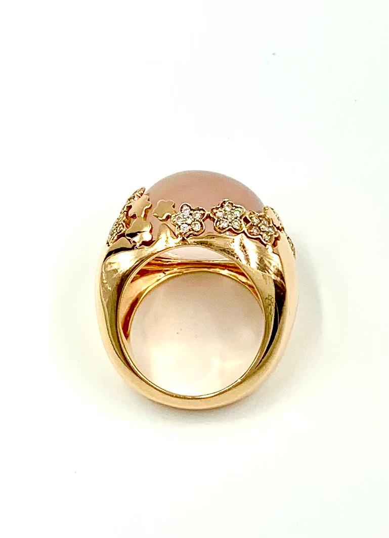 Romantic 30 Carat Cabochon Rose Quartz, Diamond, 14K Rose Gold Flower Ring For Sale 4