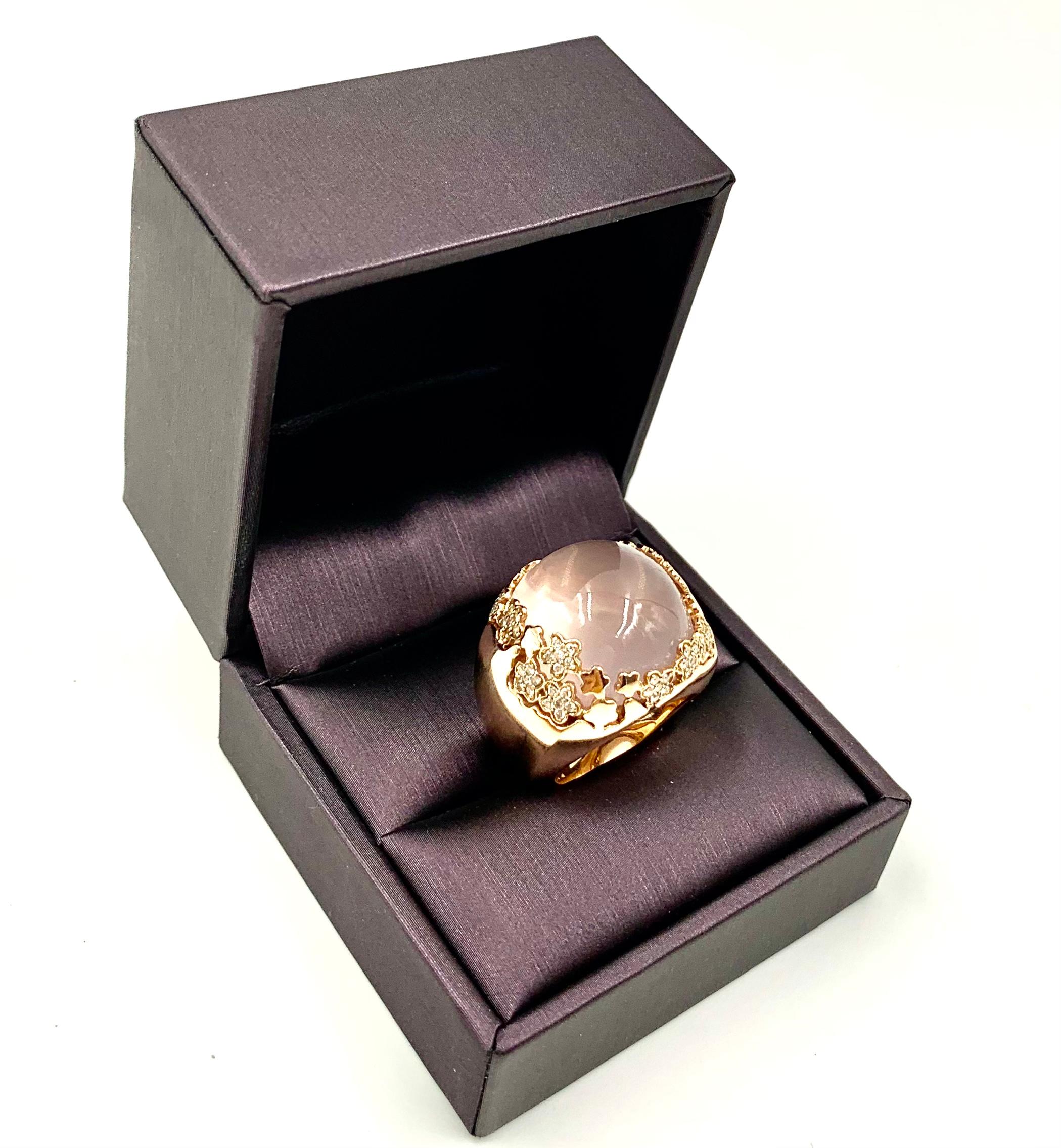 Romantic 30 Carat Cabochon Rose Quartz, Diamond, 14K Rose Gold Flower Ring For Sale 3