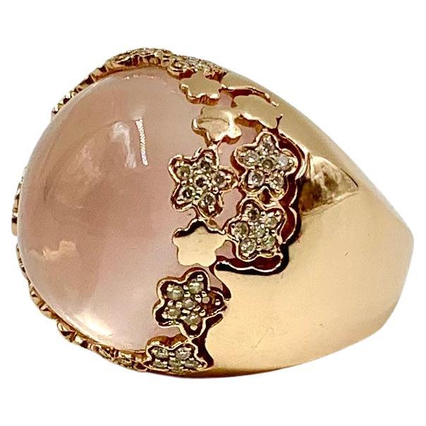 Romantico anello con fiore di quarzo rosa cabochon da 30 carati, diamante, oro rosa 14K