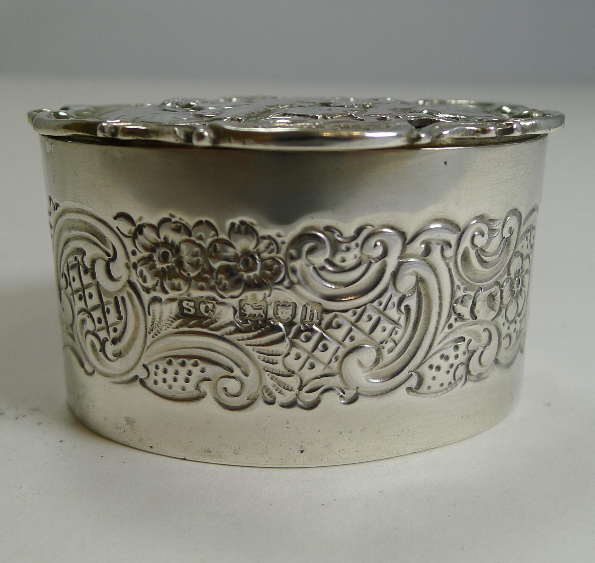 Romantic Antique English Sterling Silver Box, Cherubs and Heart 4