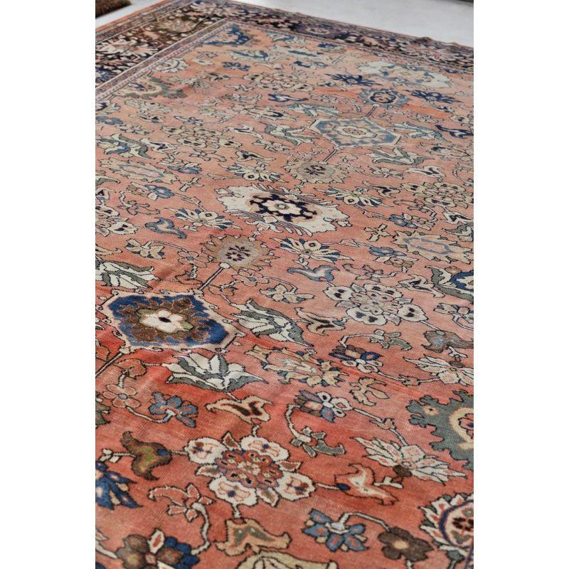 Romantischer antiker Mahal-Teppich mit naiver botanischer Zeichnung und gedämpftem Apricot im Angebot 4