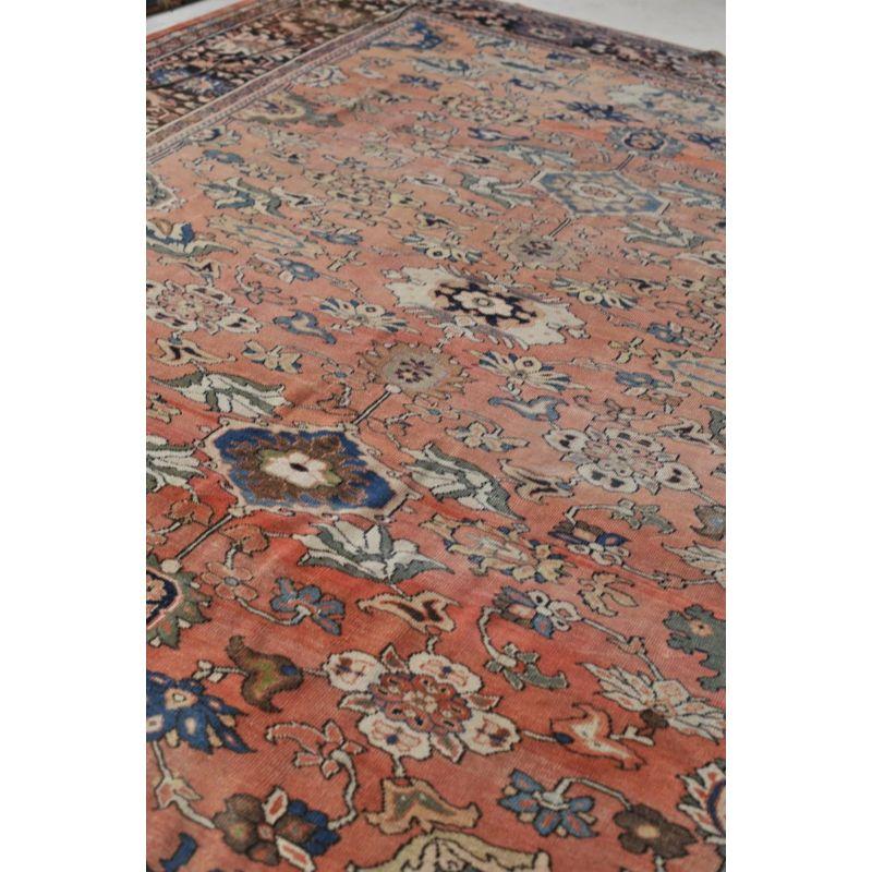 Romantischer antiker Mahal-Teppich mit naiver botanischer Zeichnung und gedämpftem Apricot im Angebot 3