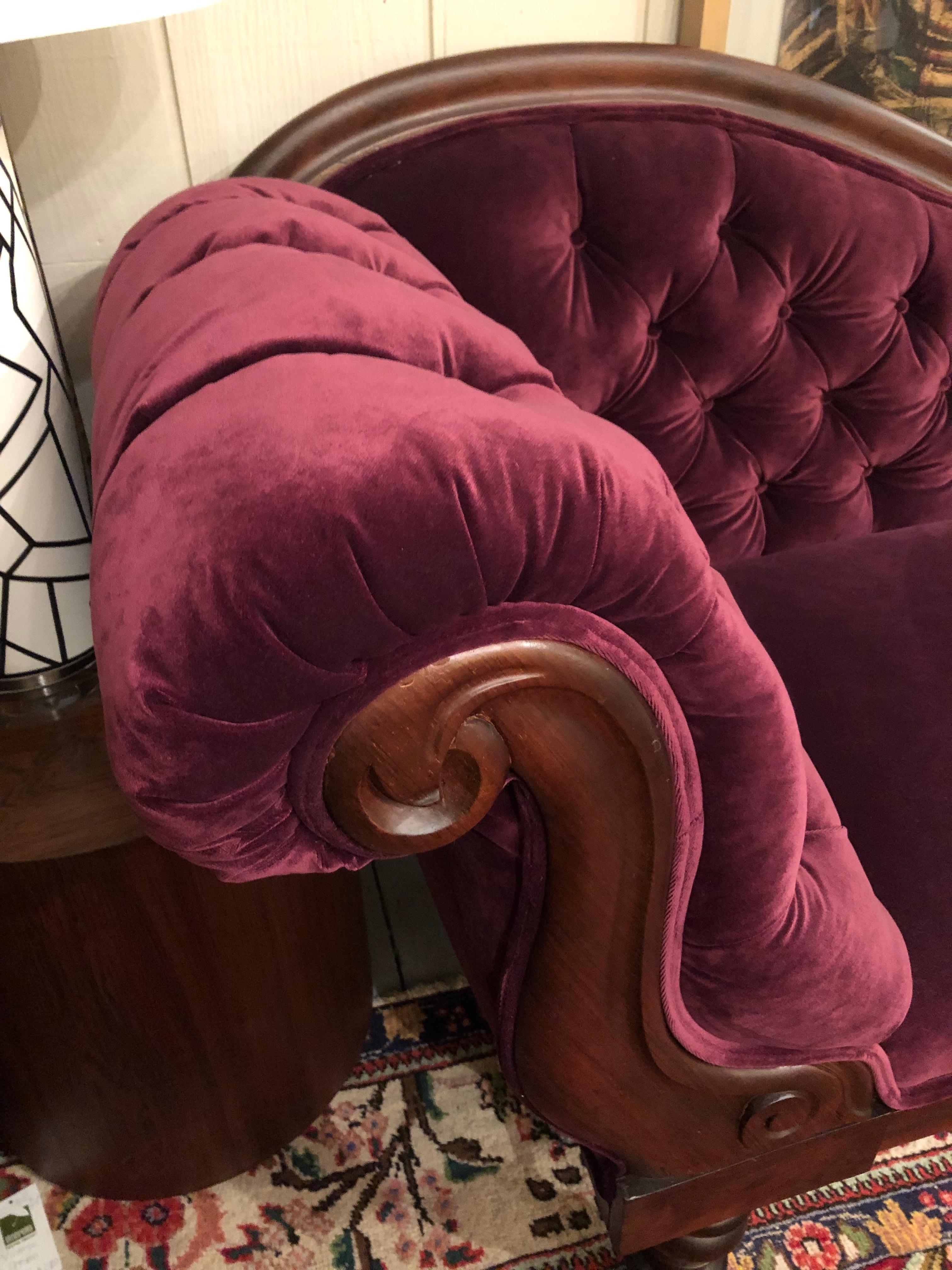 Romantic Antique Purple Velvet Victorian Fainting Couch Chaise Longue In Good Condition In Hopewell, NJ
