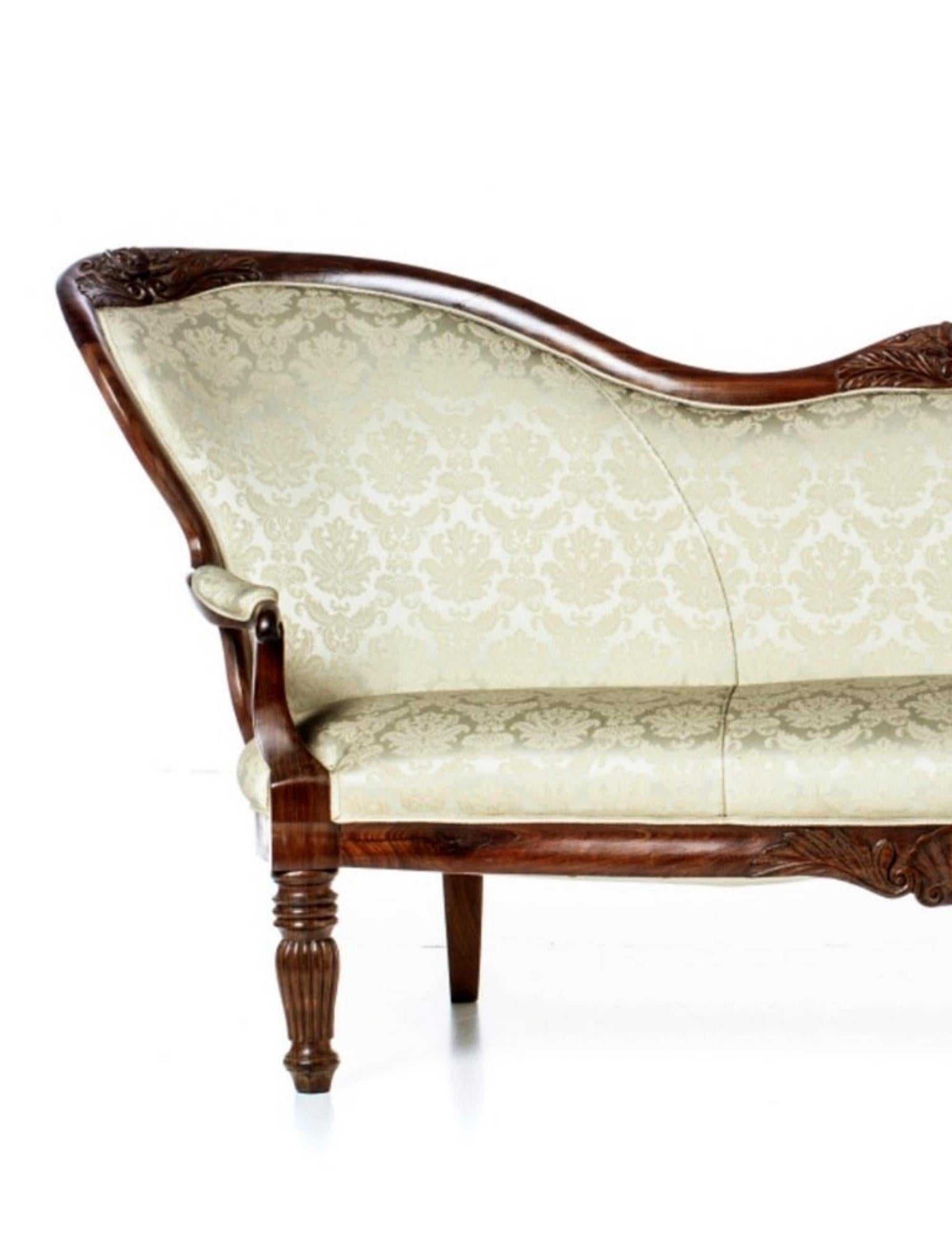 romantic canape

French, 19th century in Oilwood.
Upholstered seat and back, decorated with floral motifs.
Usage signs.
Dimensions: 104 x 235 x 64 cm
good conditions