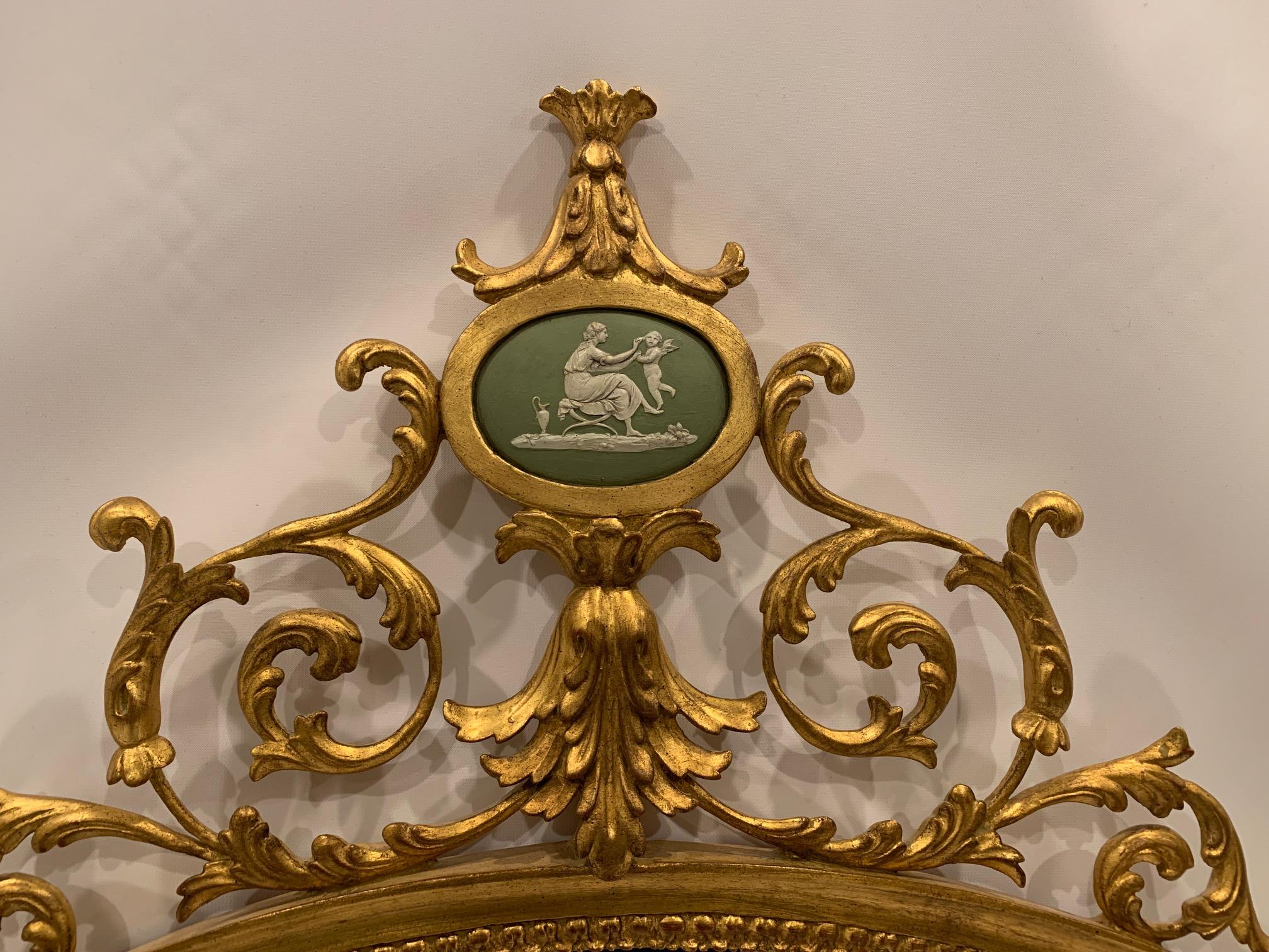Ovaler Spiegel aus vergoldetem Holz mit Keilholzkamee, Romantische Schnitzerei der Romantik im Angebot 4