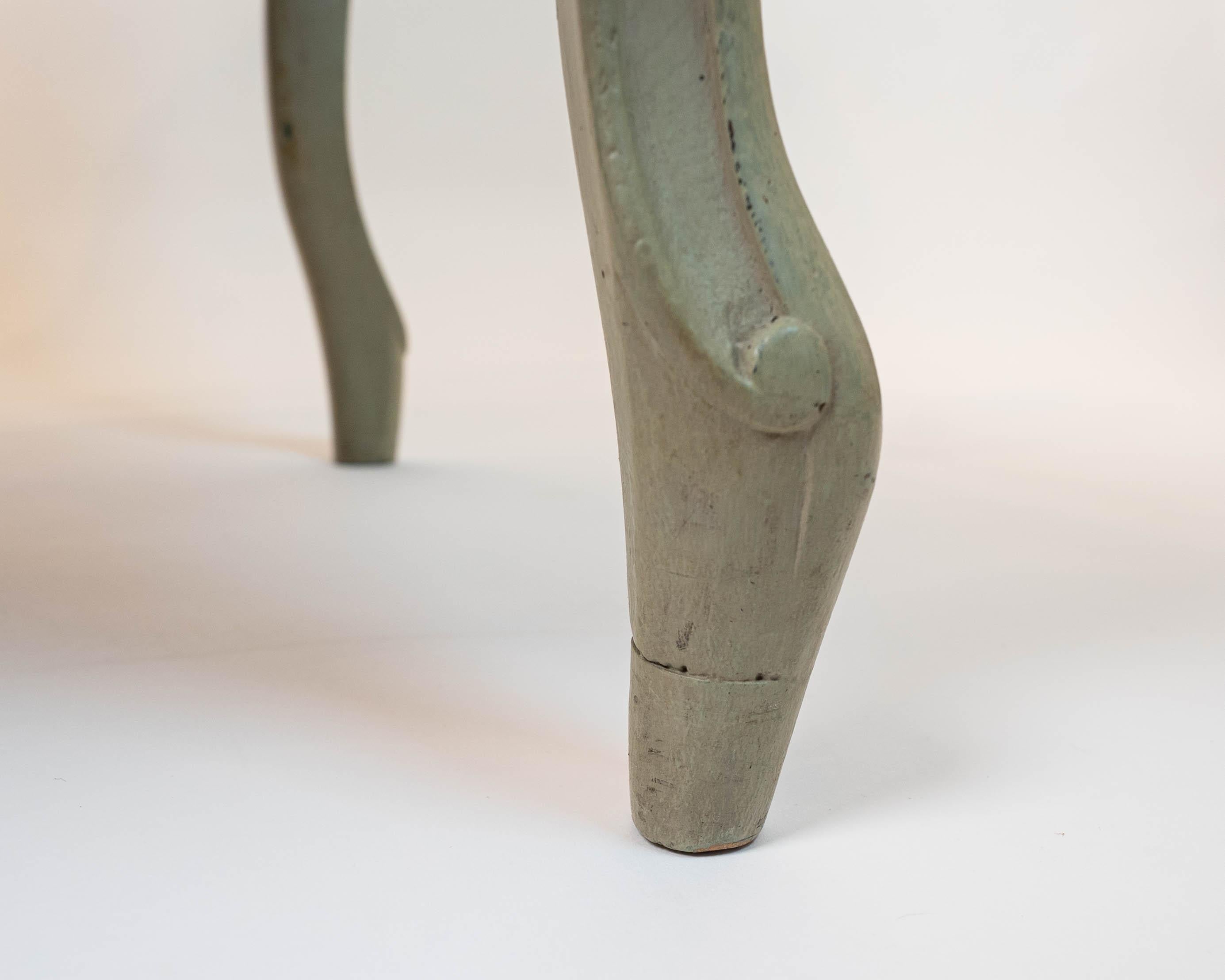 Romantische Celadon-Beistellstühle aus geschnitztem Holz im französischen Louis-XV-Stil, Celadon-Gemalt, Paar im Angebot 2
