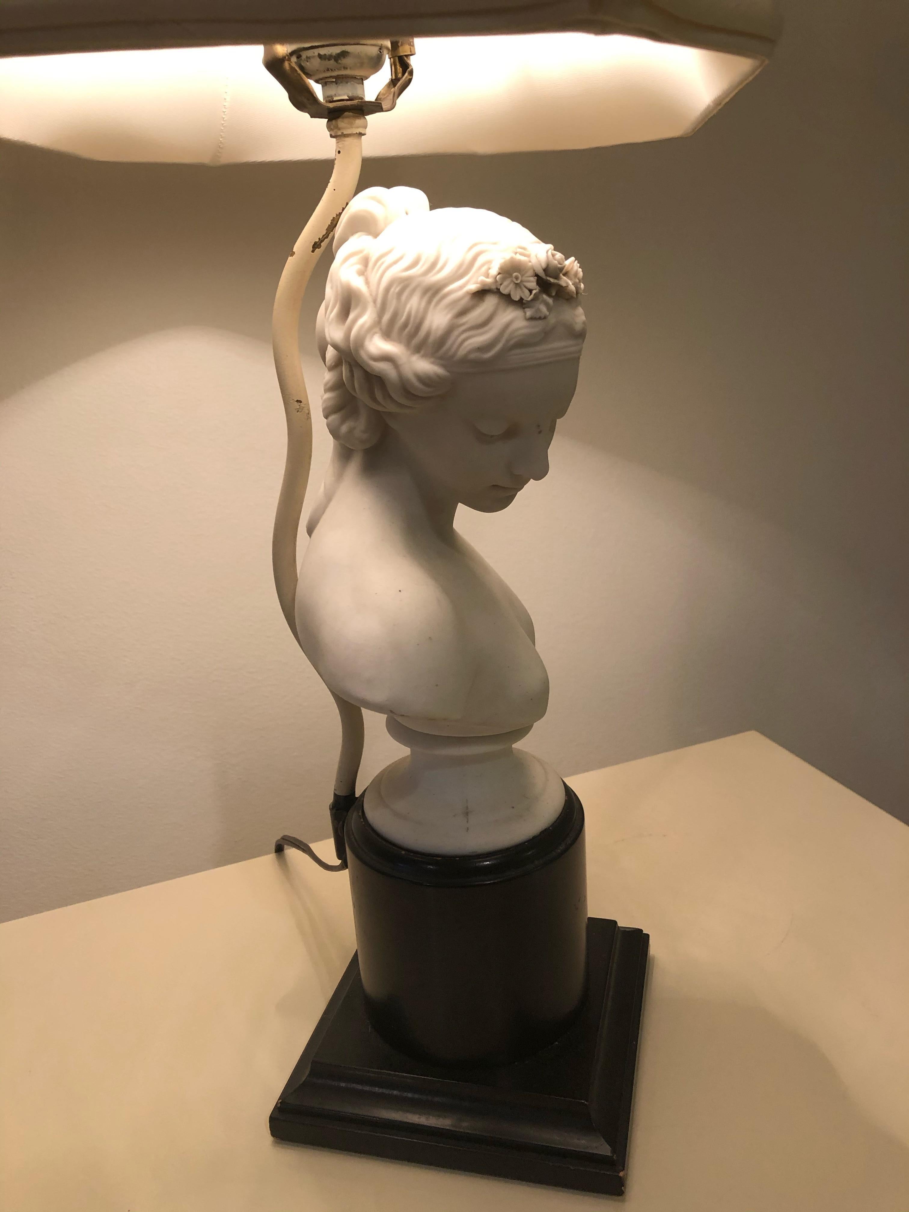 Neoclassical Romantic Female Bust Sculpture Table Lamp