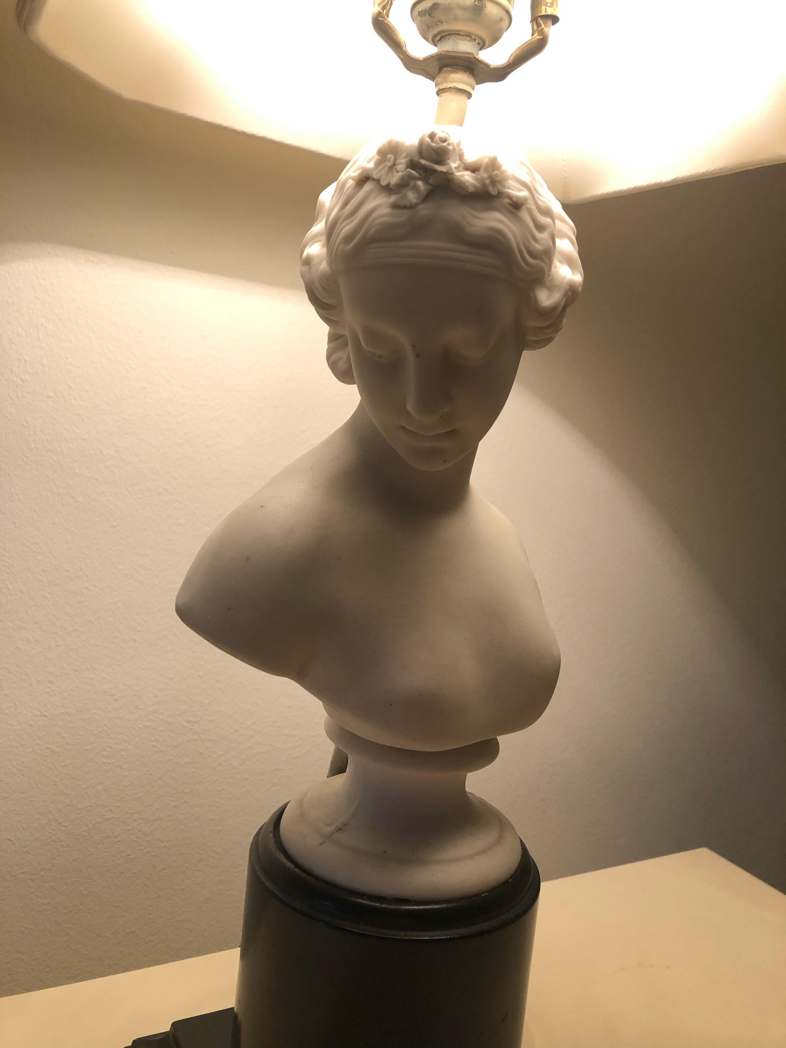 North American Romantic Female Bust Sculpture Table Lamp