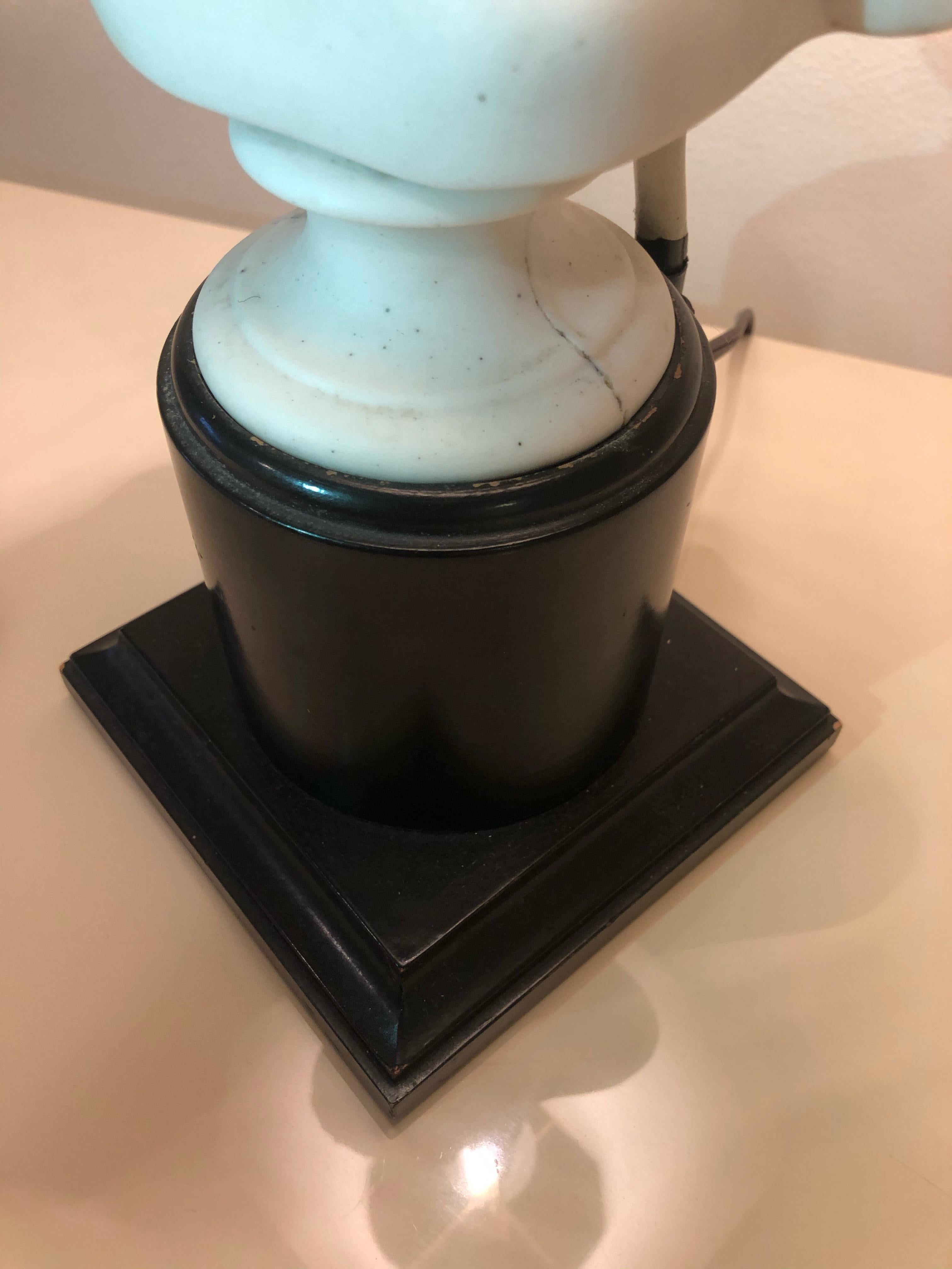 Romantic Female Bust Sculpture Table Lamp In Good Condition In Hopewell, NJ
