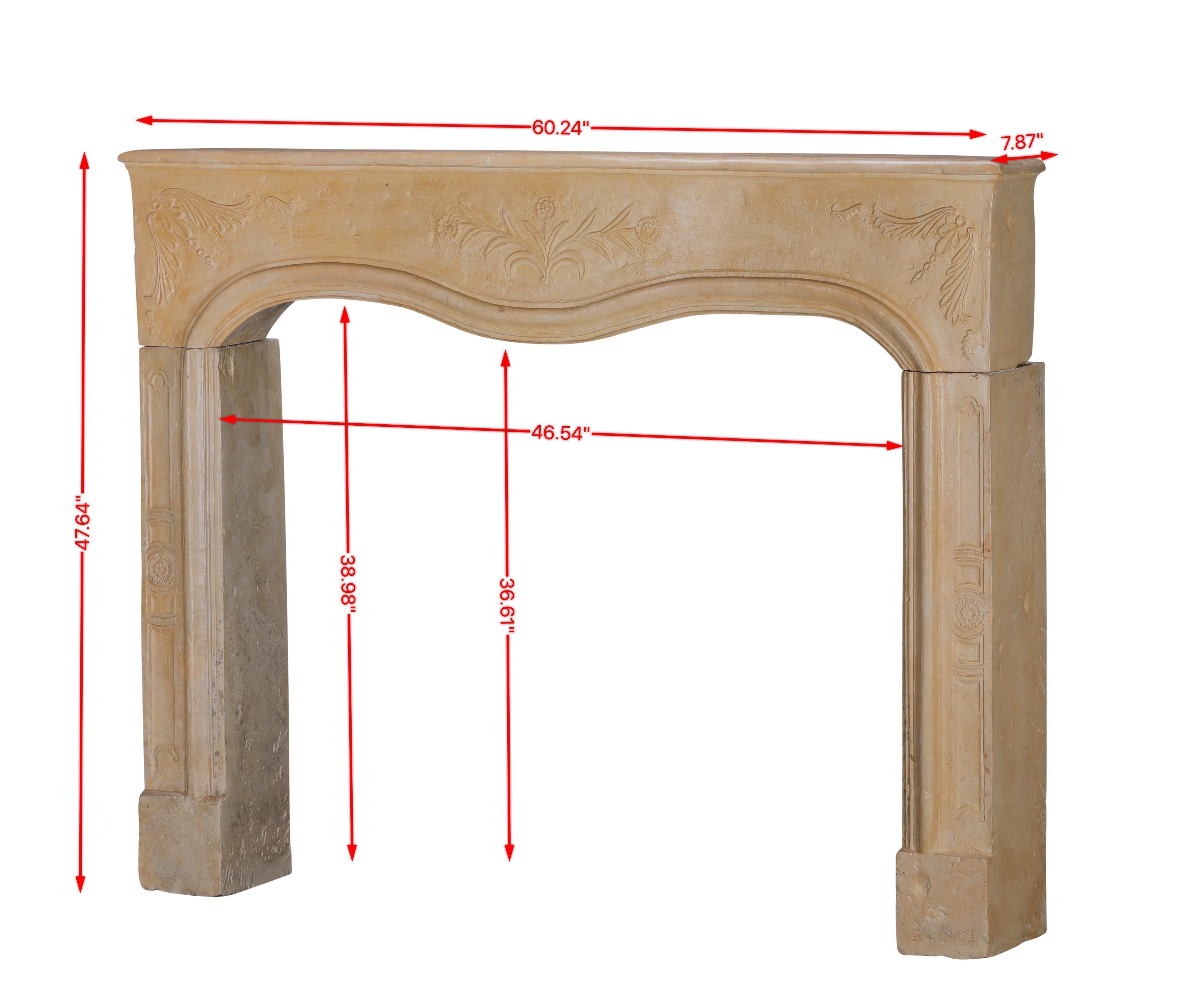 Stile provenzale Romantica cornice floreale intagliata per caminetto francese - Indossata con delicatezza - Eleg Chic in vendita