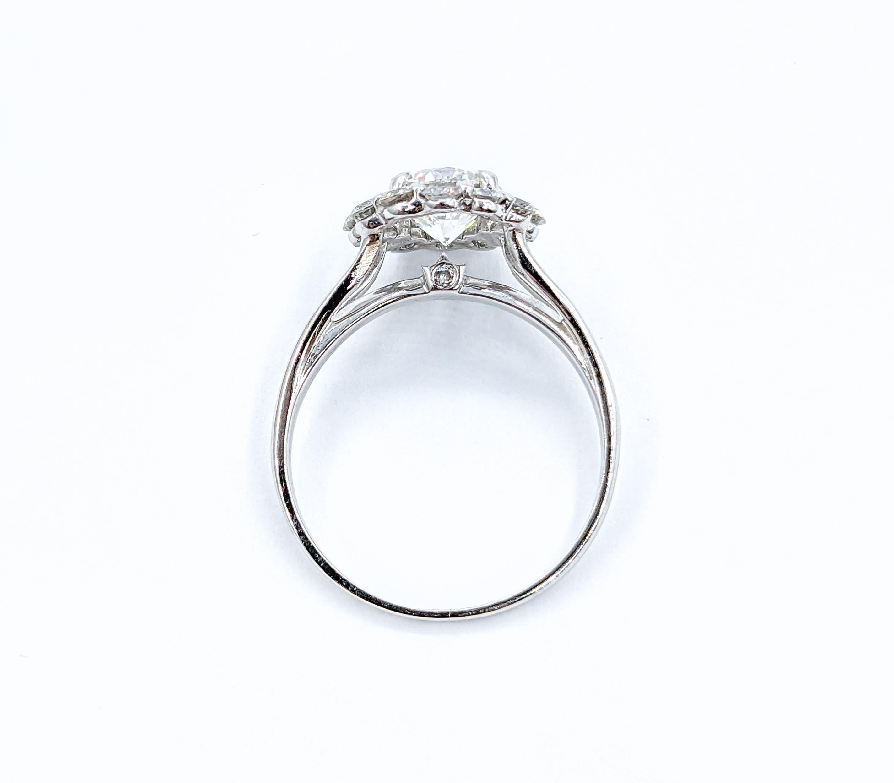 Verlobungsring aus 18 Karat Weißgold mit romantischem GIA .84 Karat Halo 1