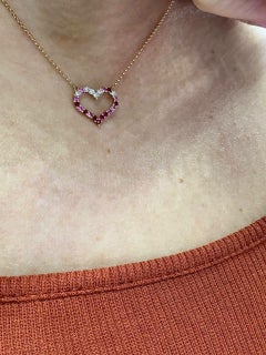 cadeau romantique collier cœur Emprty en or rose avec rubis, saphirs roses et diamants