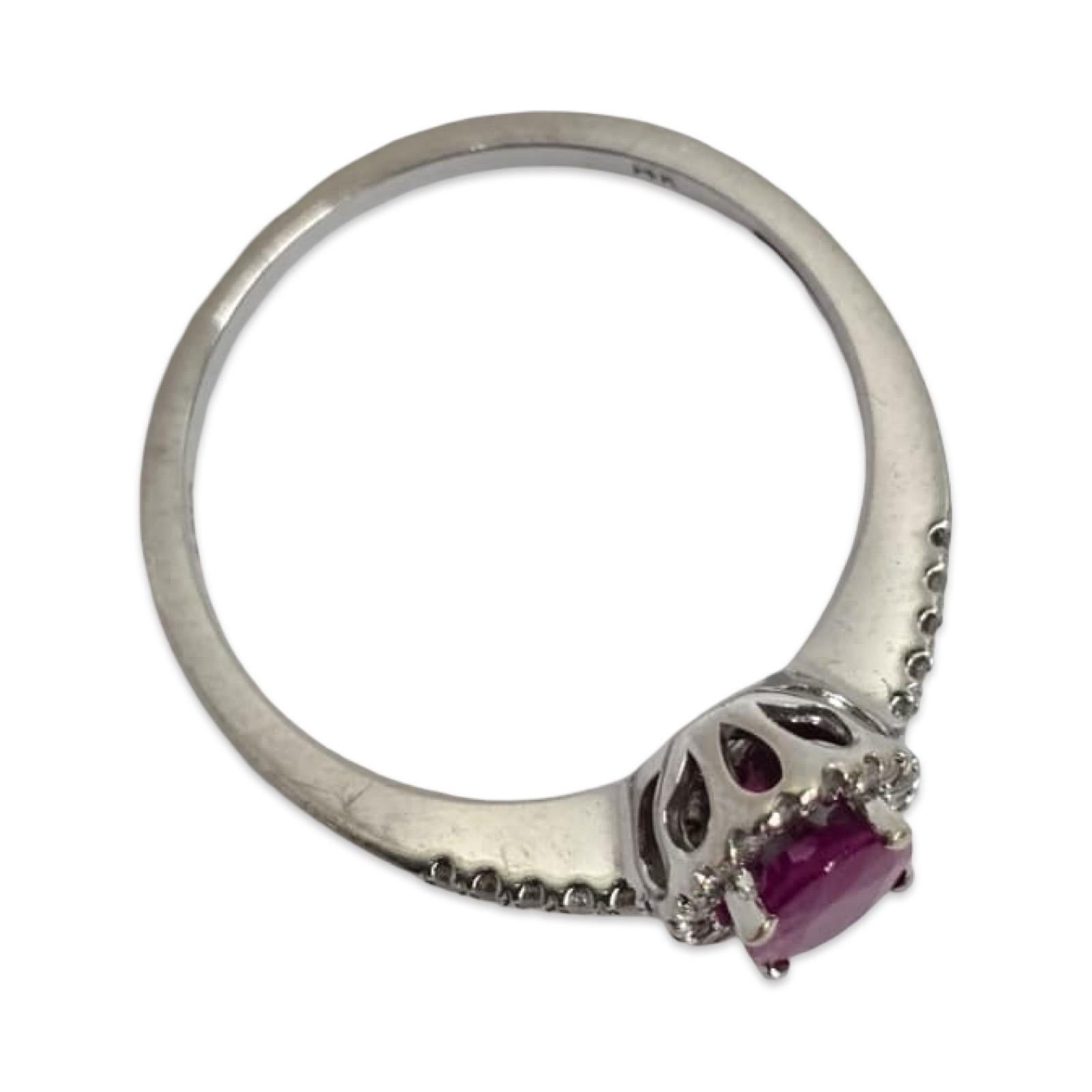 Anello romantico con rubino e diamante a forma di aureola in oro bianco 14K in vendita 1