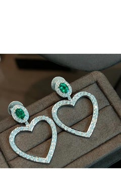 Orecchini in oro 14 carati con smeraldi dello Zambia e diamanti, dal romantico design a forma di cuore