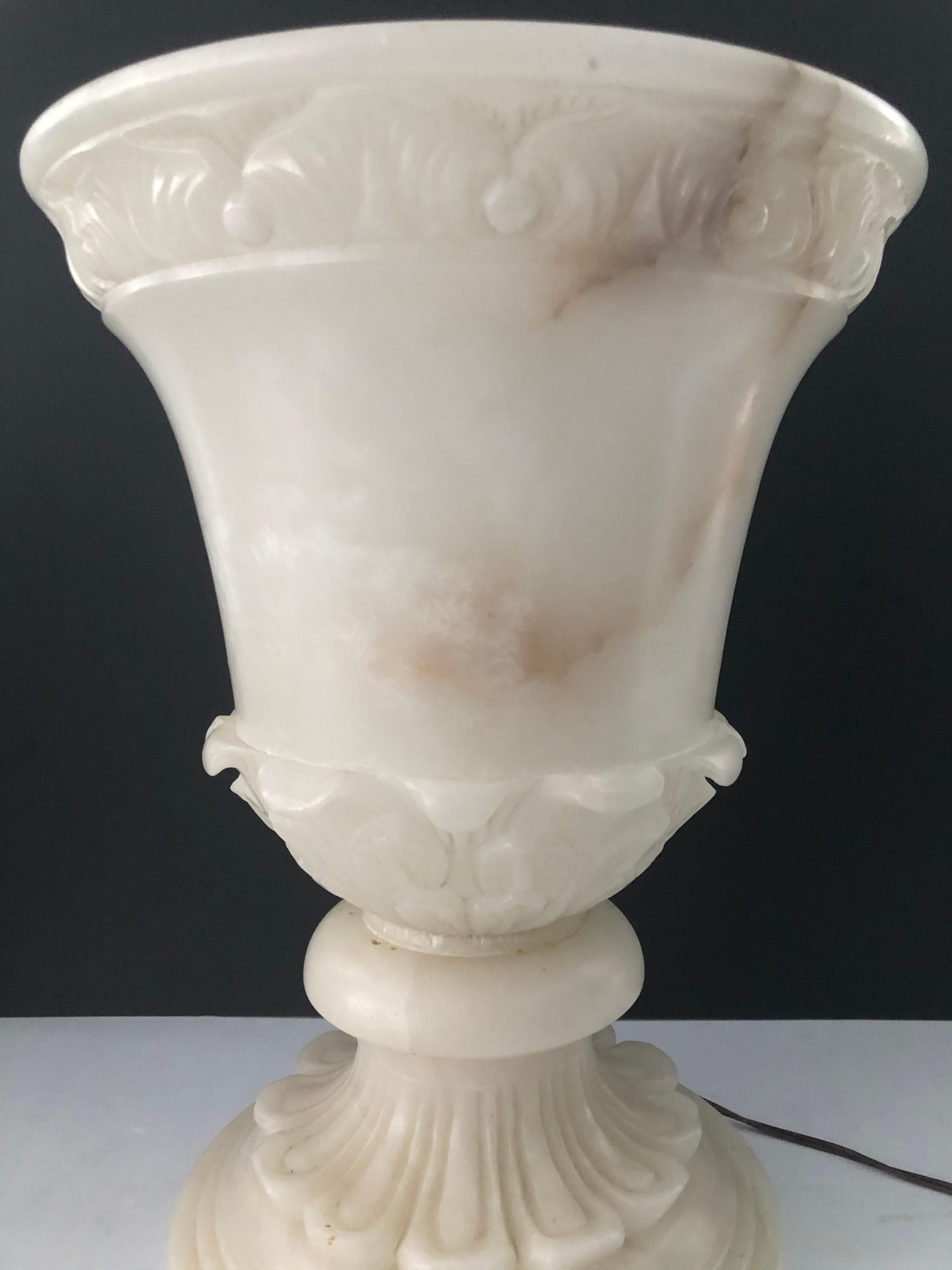 Romantic Italian Alabaster Urn Shaped Table Lamp In Good Condition In Hopewell, NJ