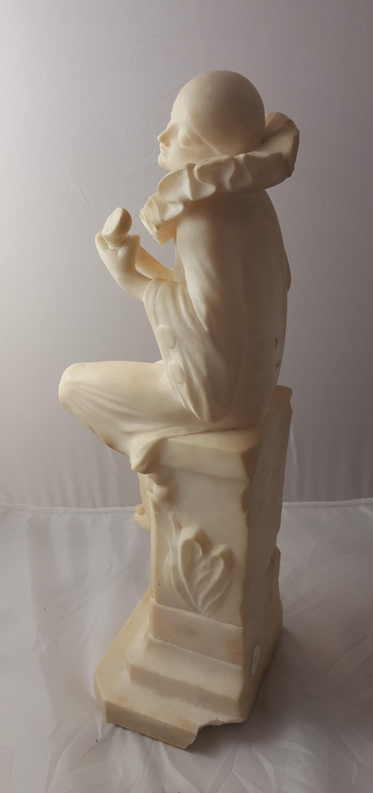 Romantic Italy Pierrot Alabaster Sculpture, 1900s In Fair Condition In Mondovì cn, Italia