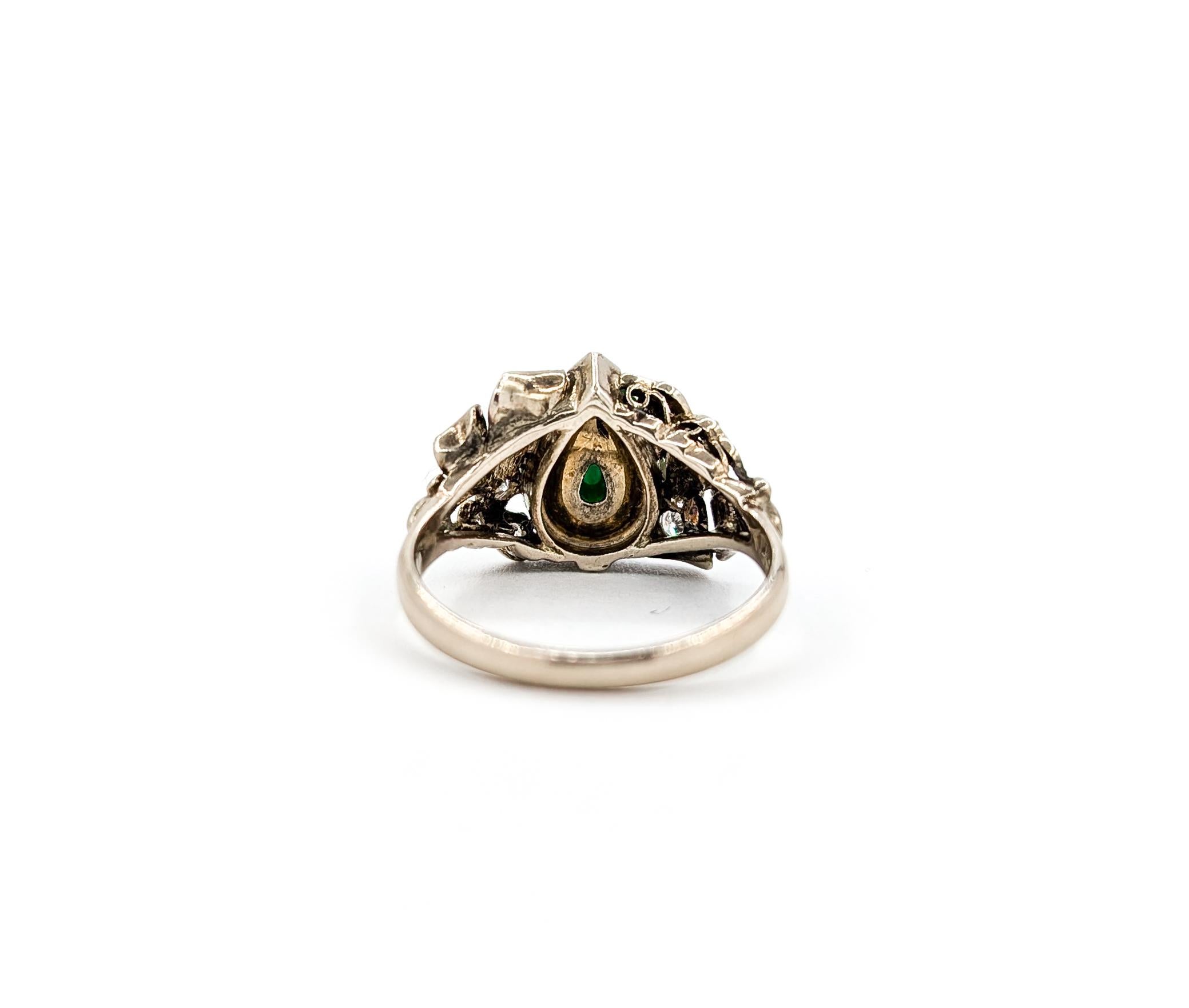 Romantic Jade & Diamond Ribbon Ring in White Gold For Sale 3