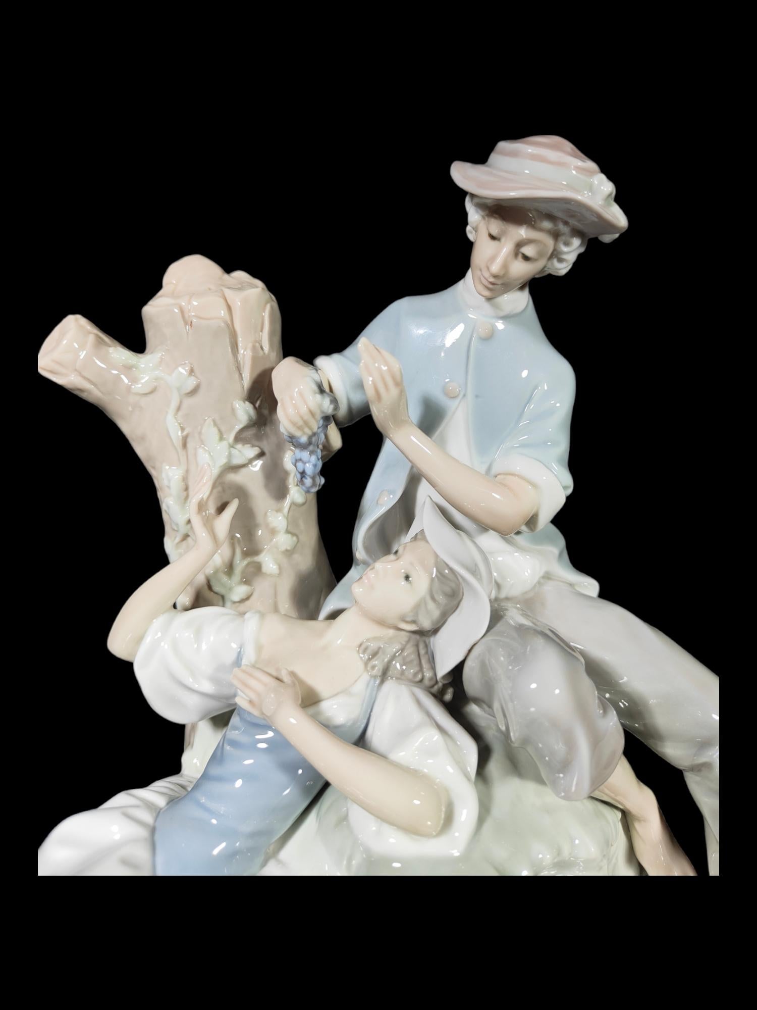 Romantische Lladro-Porzellan-Skulptur im Angebot 7