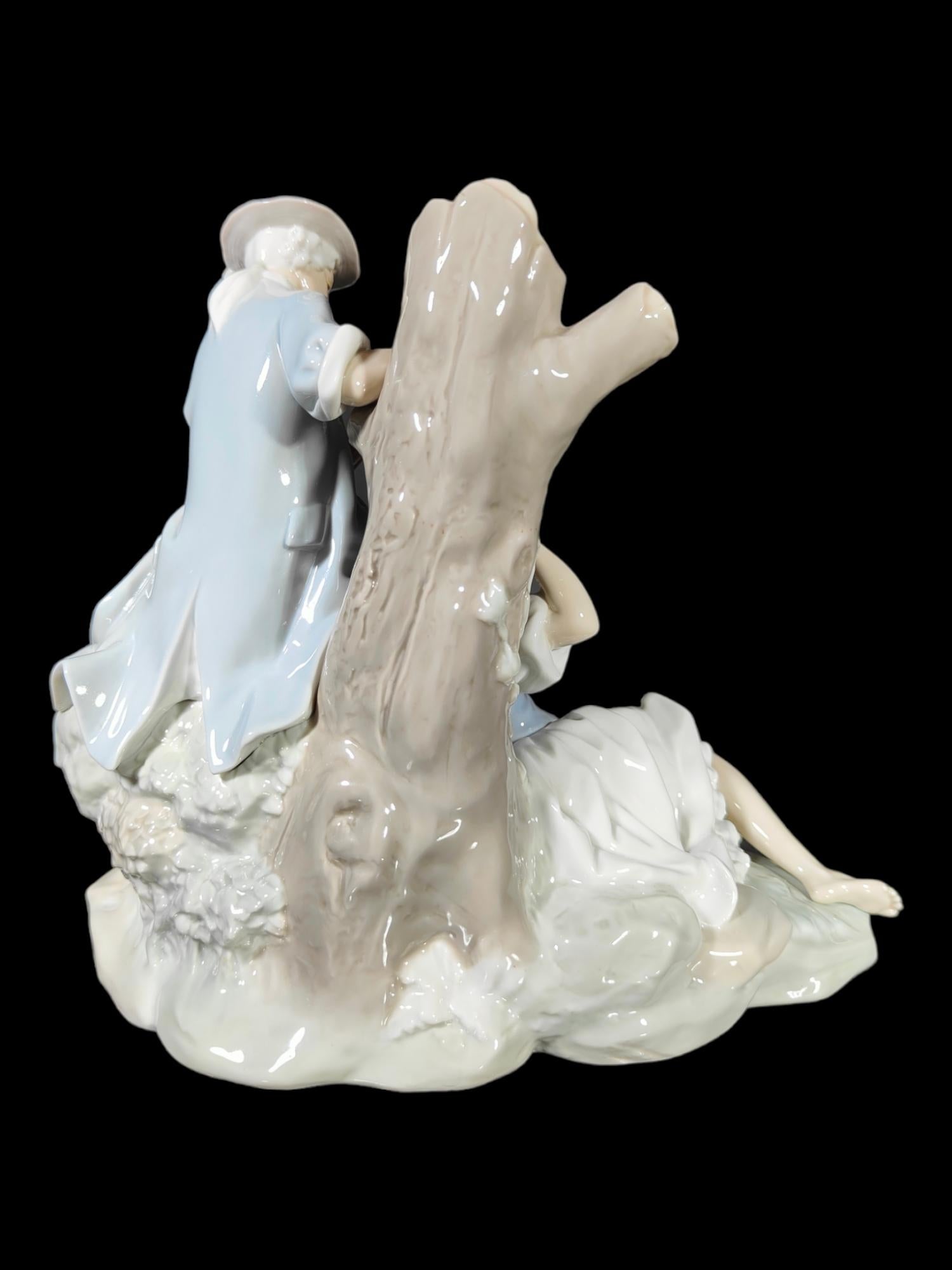 Romantische Lladro-Porzellan-Skulptur im Angebot 2