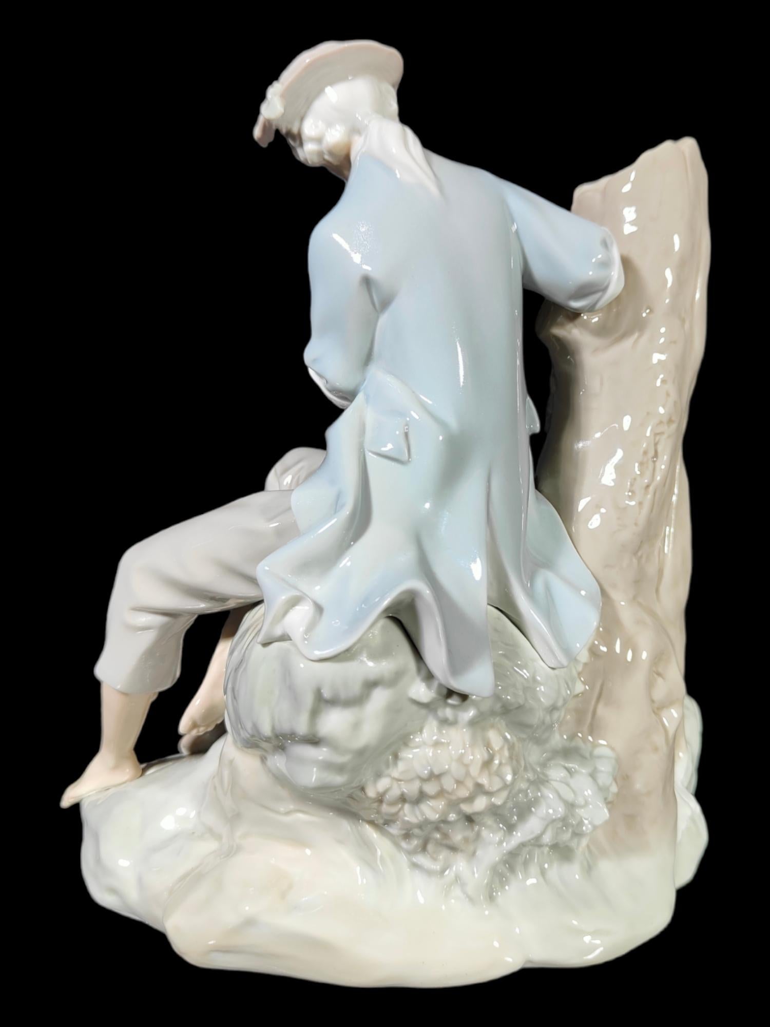 Romantic Lladro Porcelain Sculpture For Sale 3