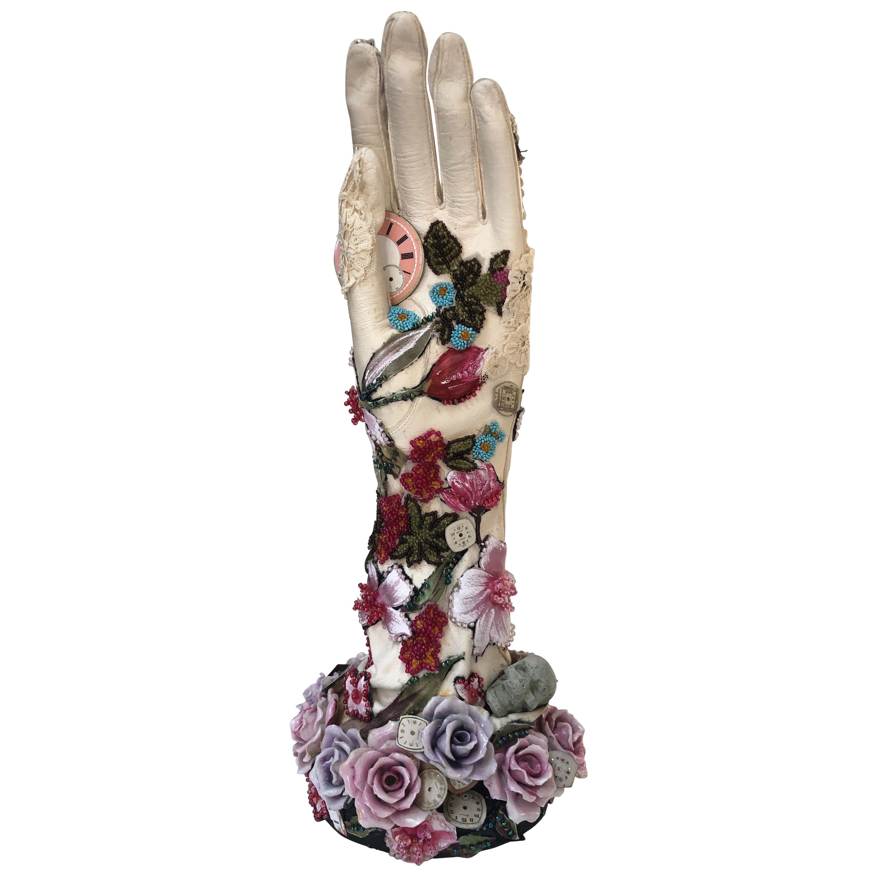 Sculpture romantique en matériaux mixtes intitulée "Main du temps" en vente