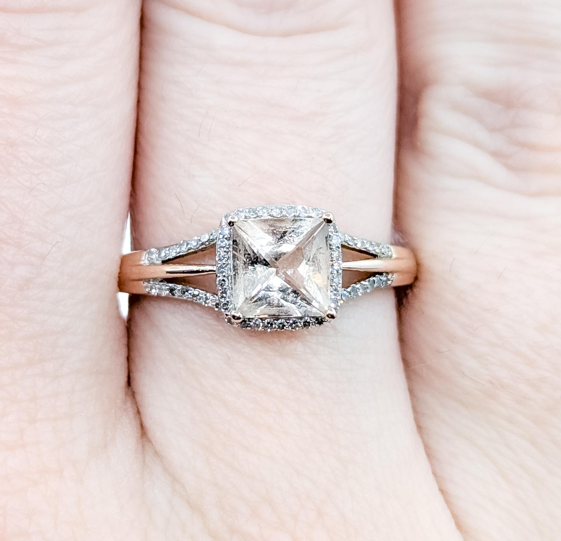 Donna Anello romantico con morganite e diamanti in 14 carati in vendita