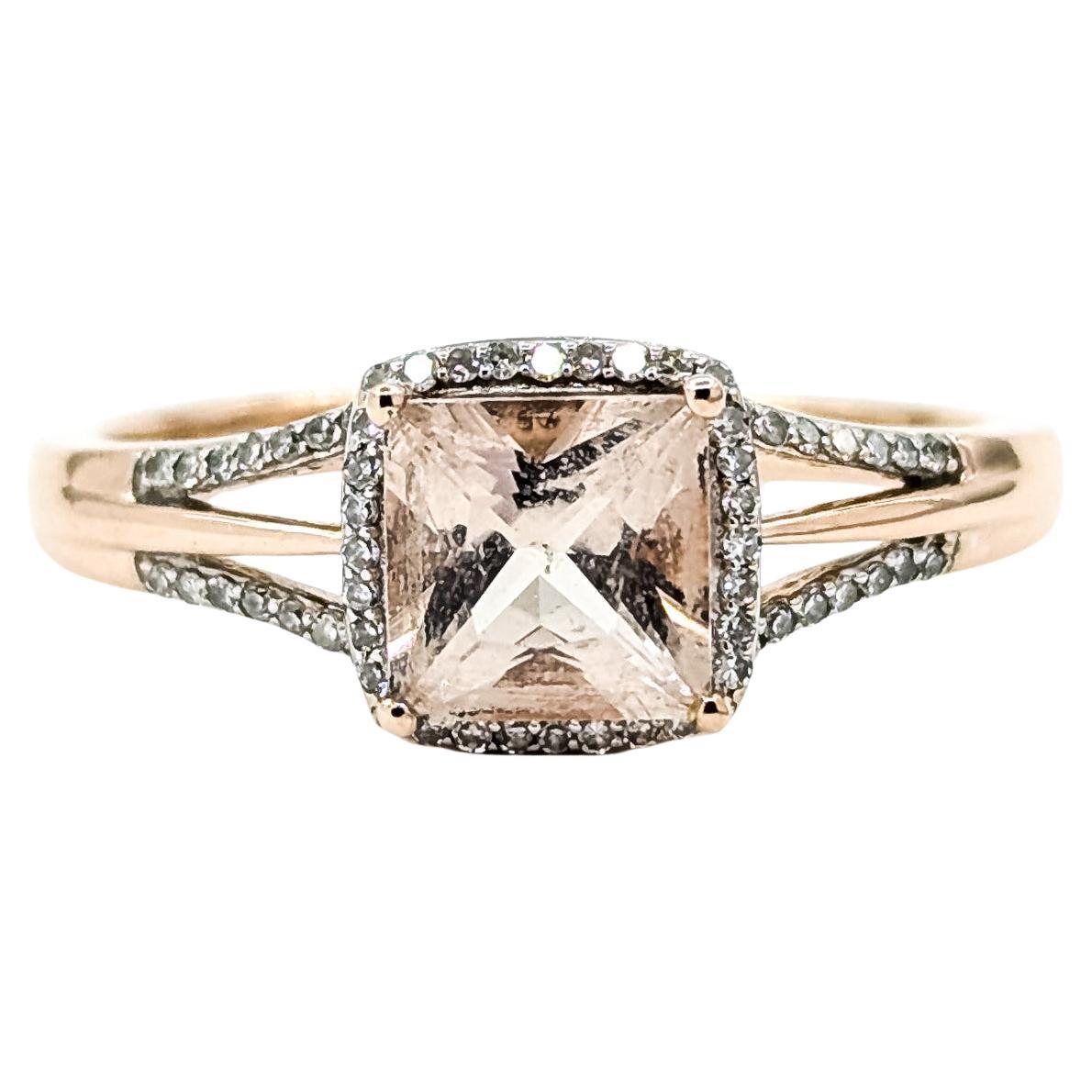 Anello romantico con morganite e diamanti in 14 carati