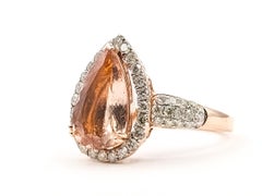 Romántico Anillo Halo de Morganita y Diamantes en Oro Rosa de 14k