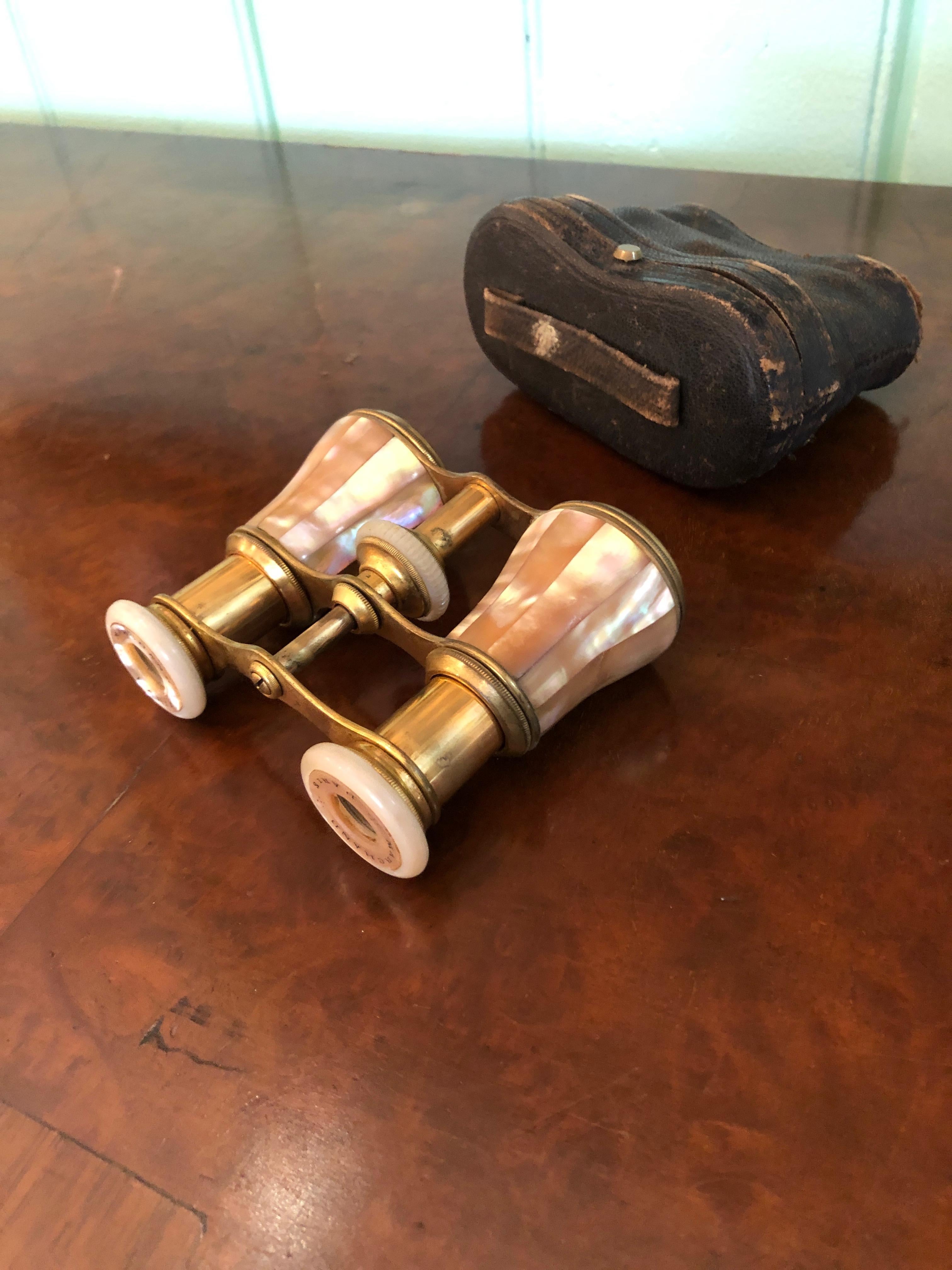 Romantic Mother of Pearl and Brass Parisian Opera Glasses In Excellent Condition In Hopewell, NJ