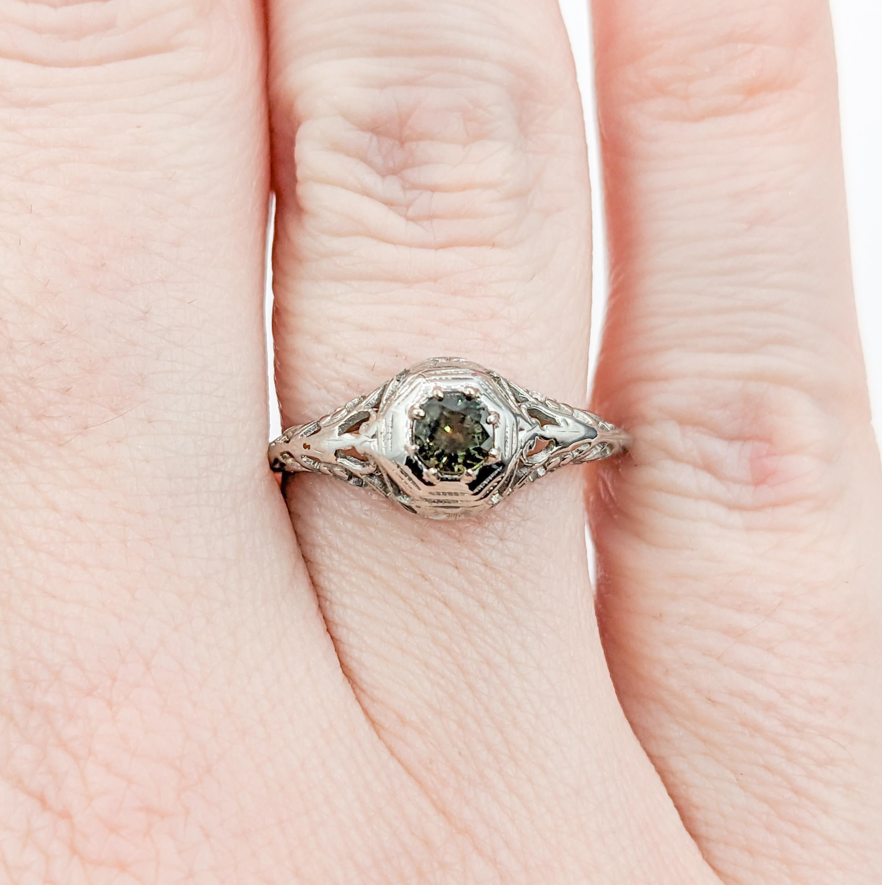 Romantic Natural Alexandrite Antique Ring in 18k White Gold In Excellent Condition For Sale In Bloomington, MN