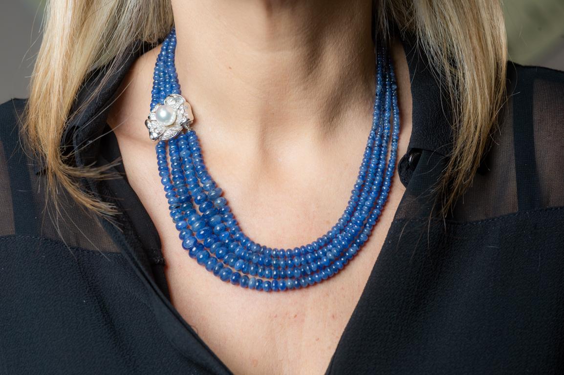 Romantic Necklace in Sapphire with a Flower Scrap Gold, Diamonds and Akoya Pearl Damen