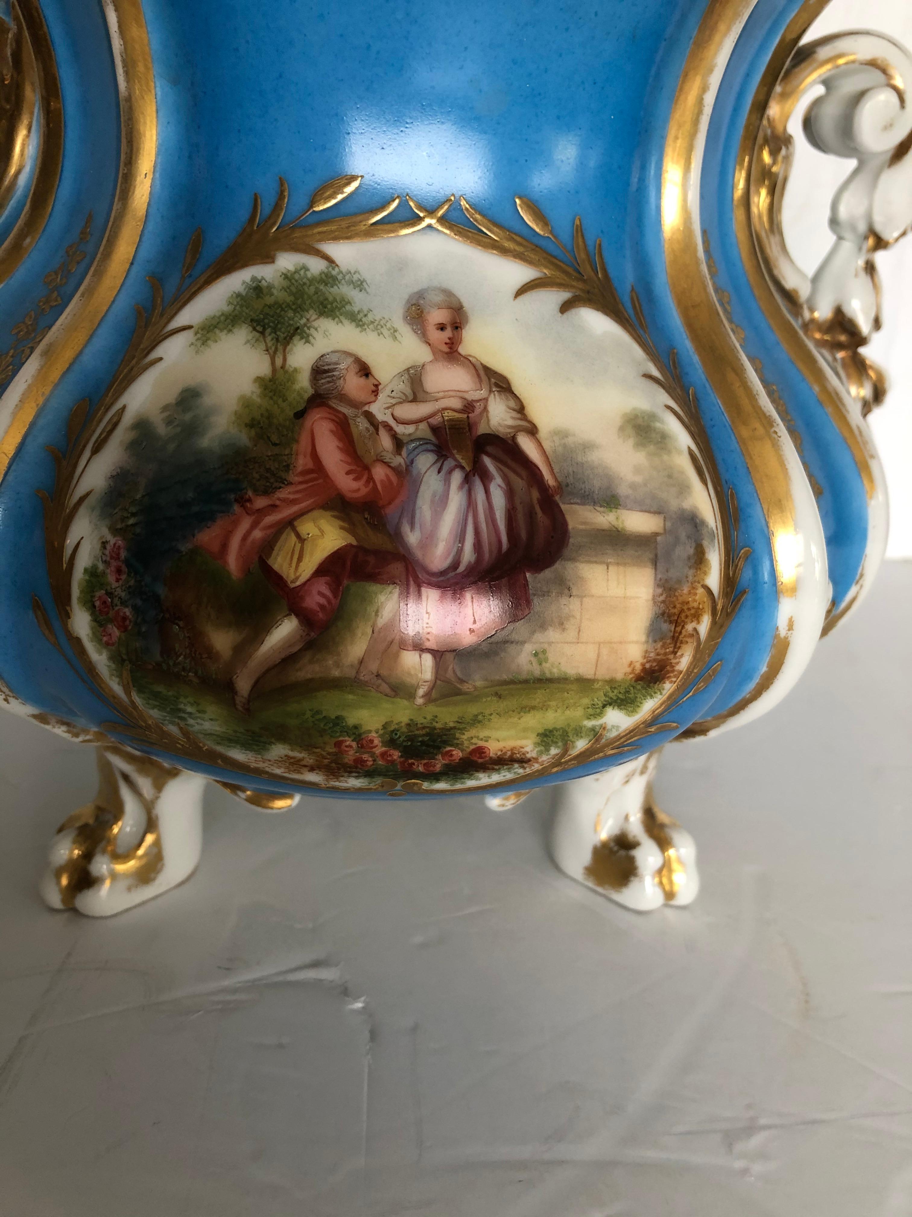 Romantic Old Paris Porcelain Bowl Vase In Good Condition For Sale In Hopewell, NJ