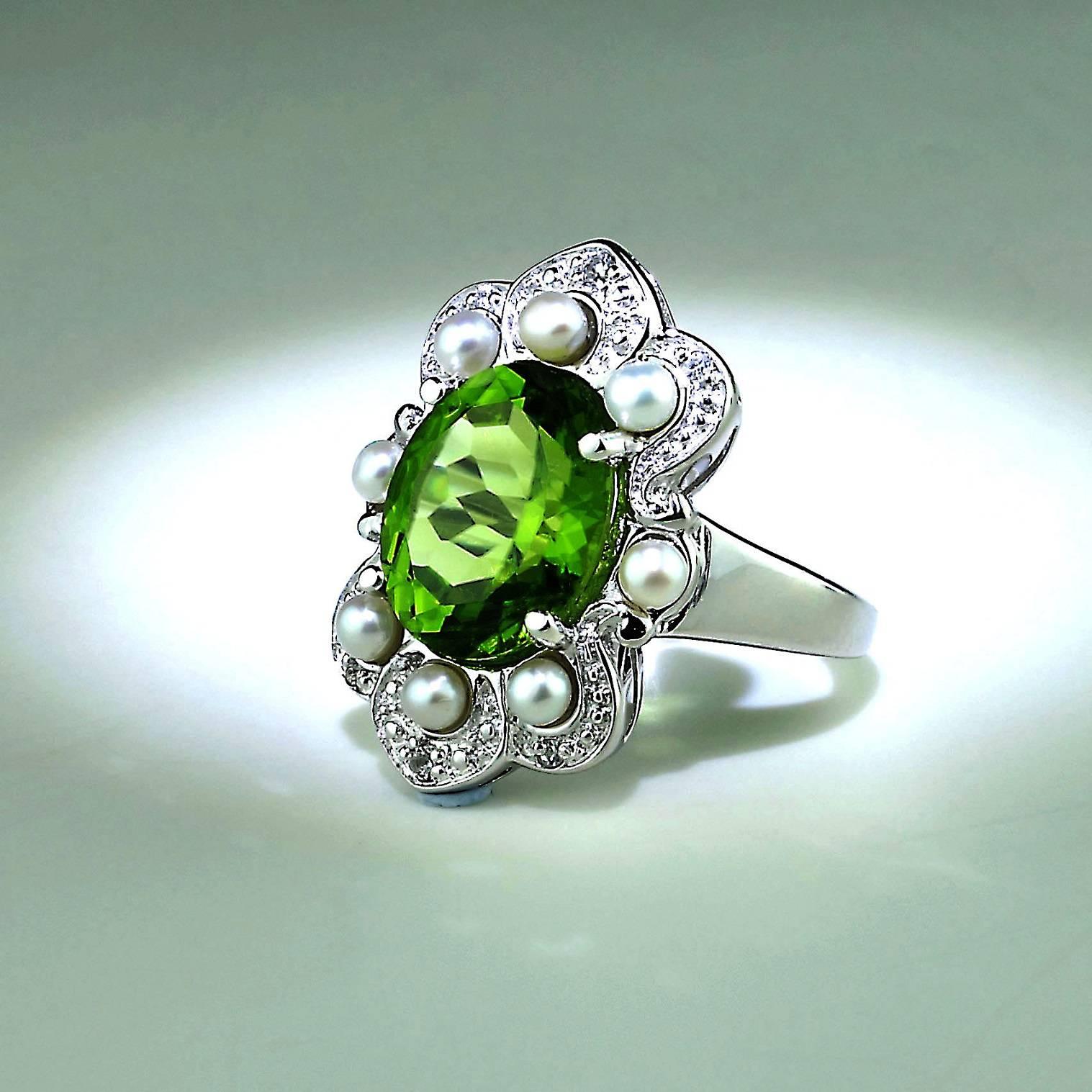 Gemjunky Romantic, Oval Peridot in Sterling Silver Ring In New Condition In Raleigh, NC