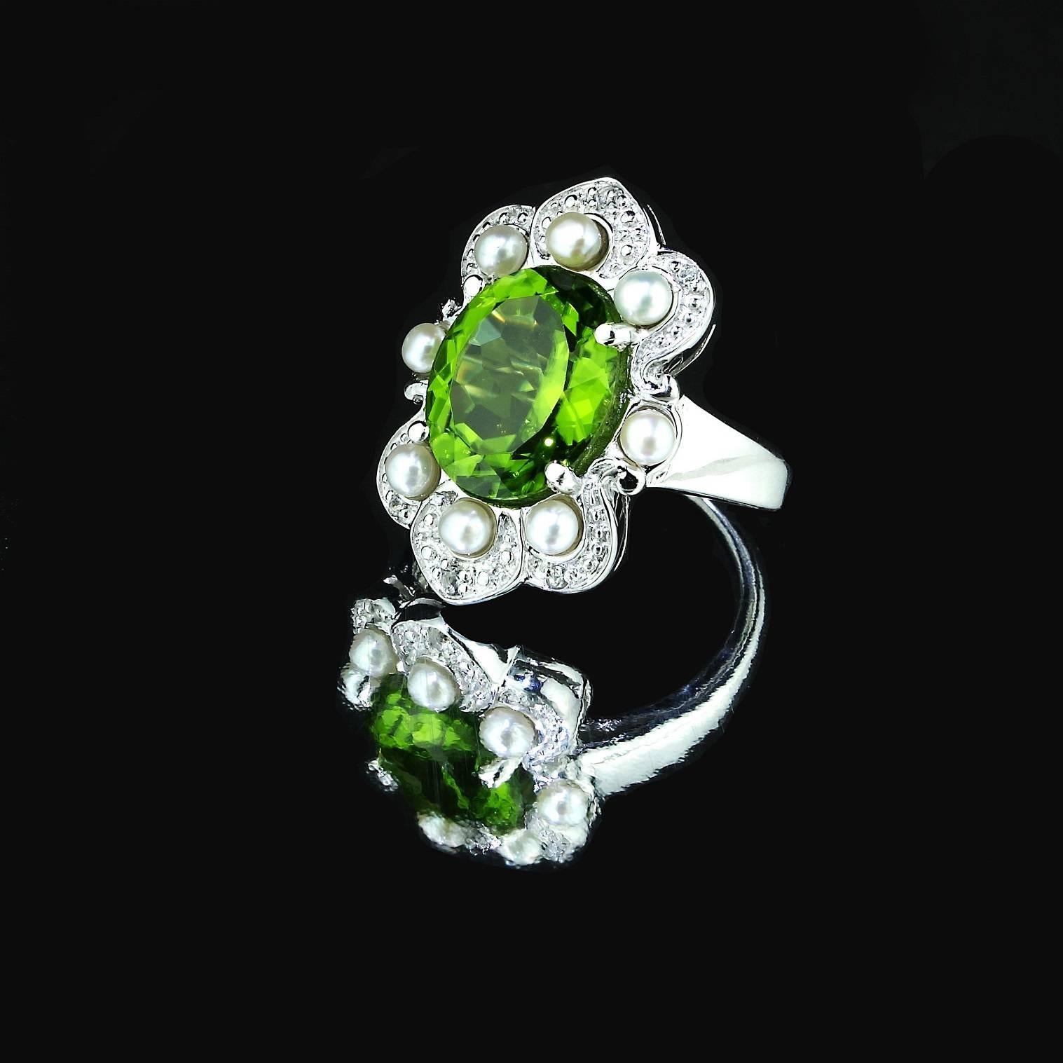 Gemjunky Romantic, Oval Peridot in Sterling Silver Ring 1