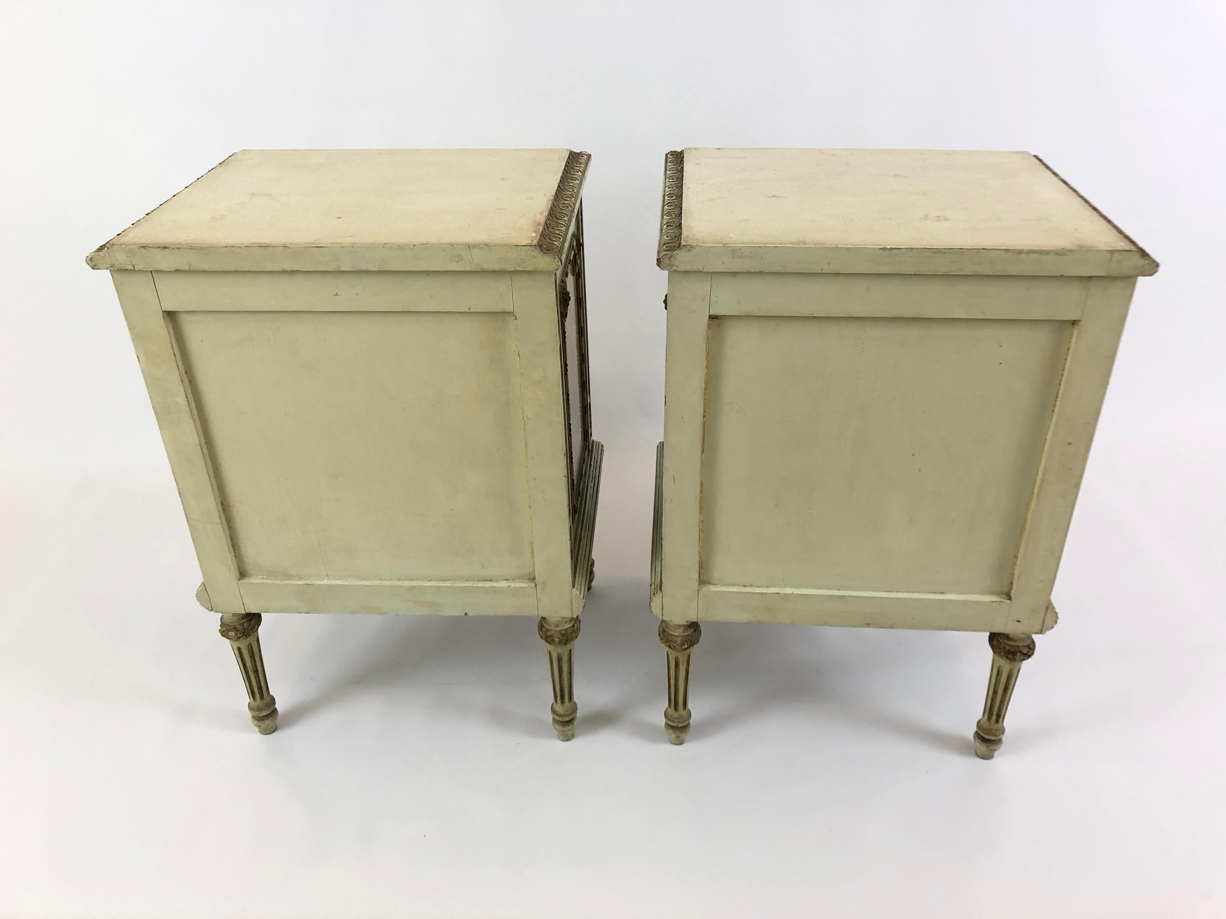 Romantic Pair of French Louis XV Style Painted Nightstands 5