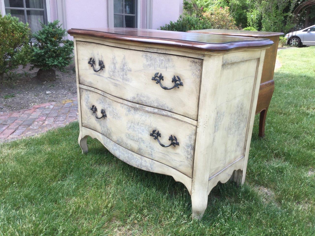 North American Romantic Pair of French Style Gray & White Painted Chests of Drawers