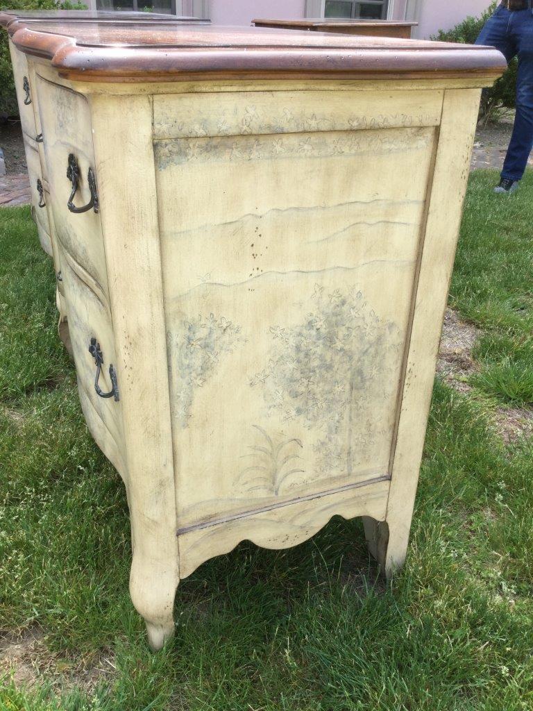 Late 20th Century Romantic Pair of French Style Gray & White Painted Chests of Drawers For Sale
