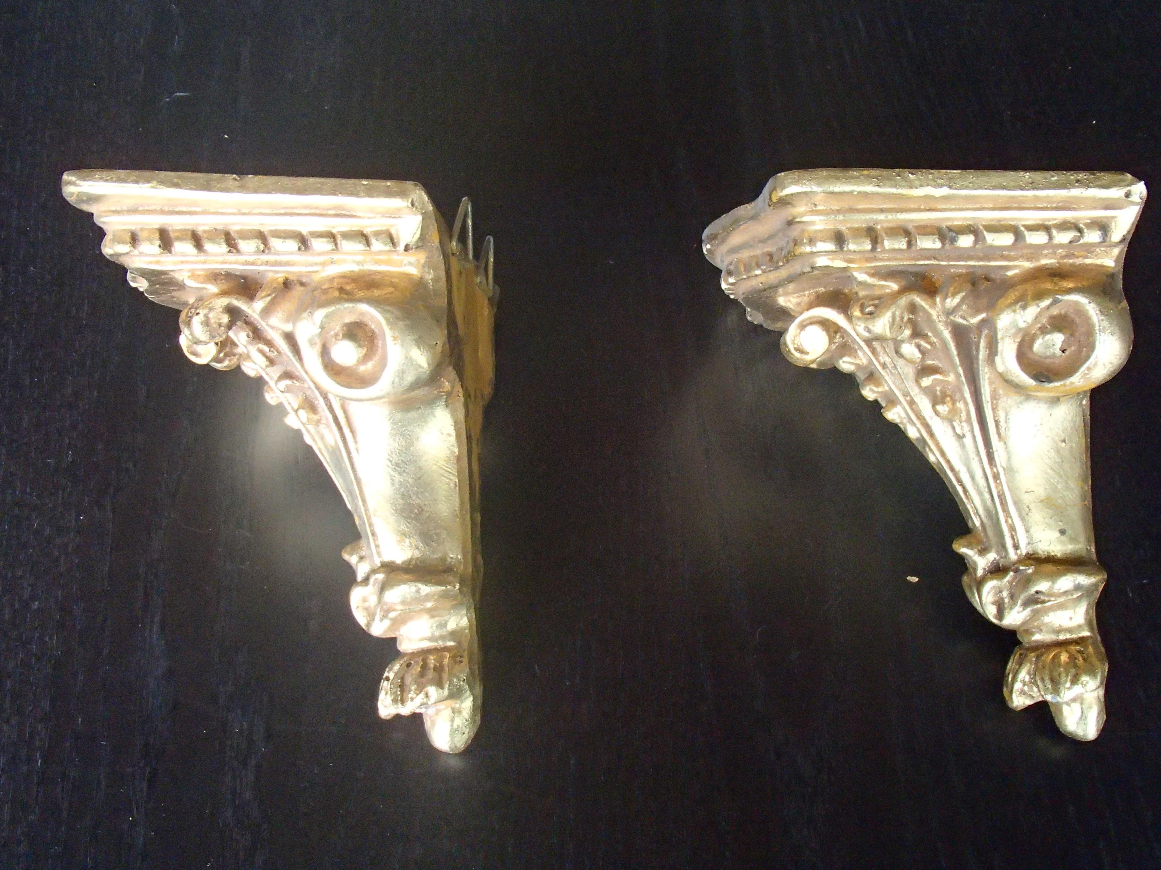 French Romantic Pair of Small Gold Wallkonzoles For Sale